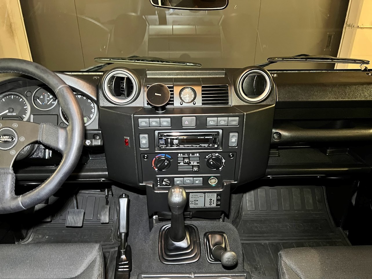 LAND ROVER Defender 110 SW 2.4Tdc-image-11