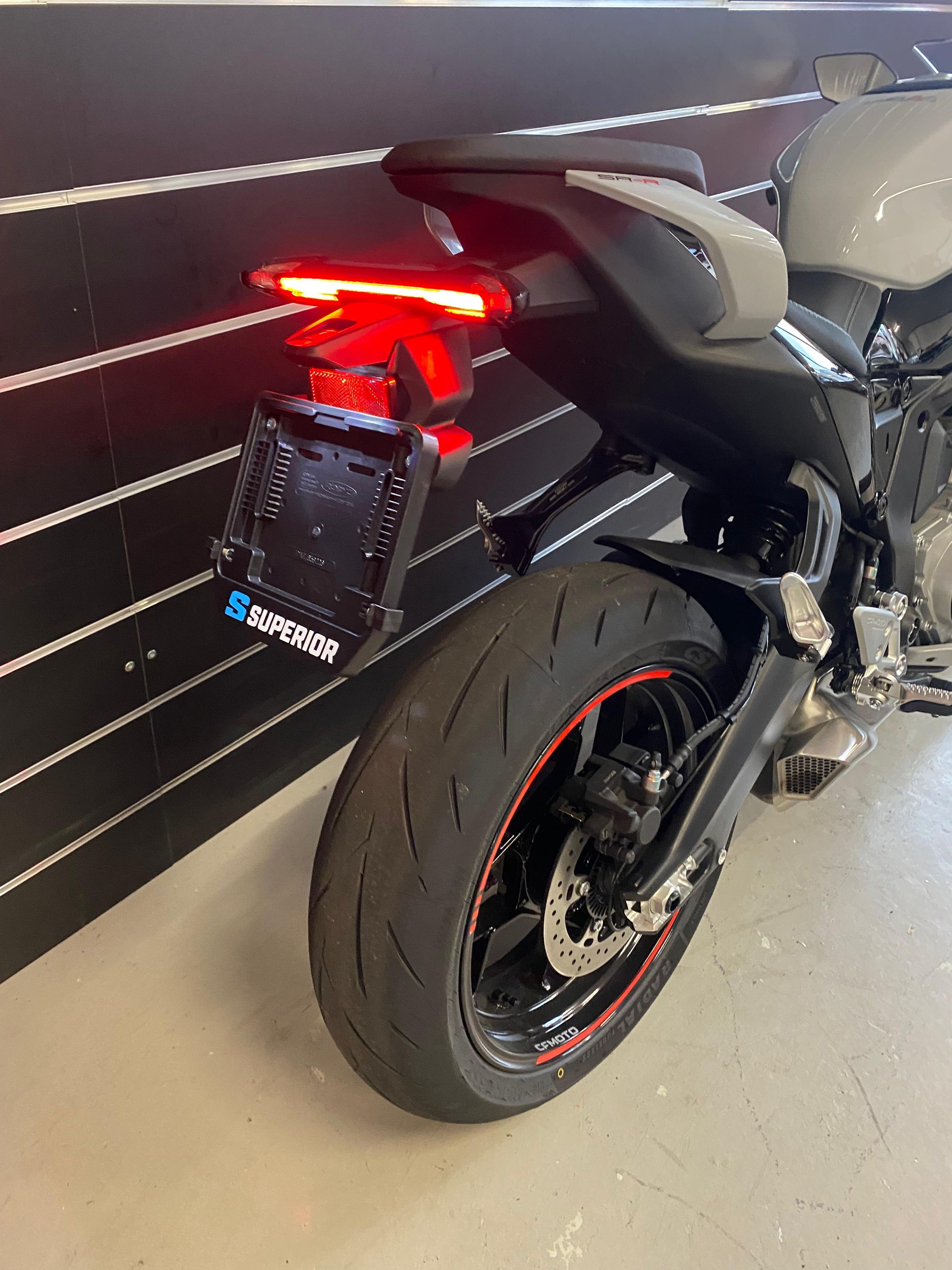 CF MOTO 675SR-R-showroom-element-3