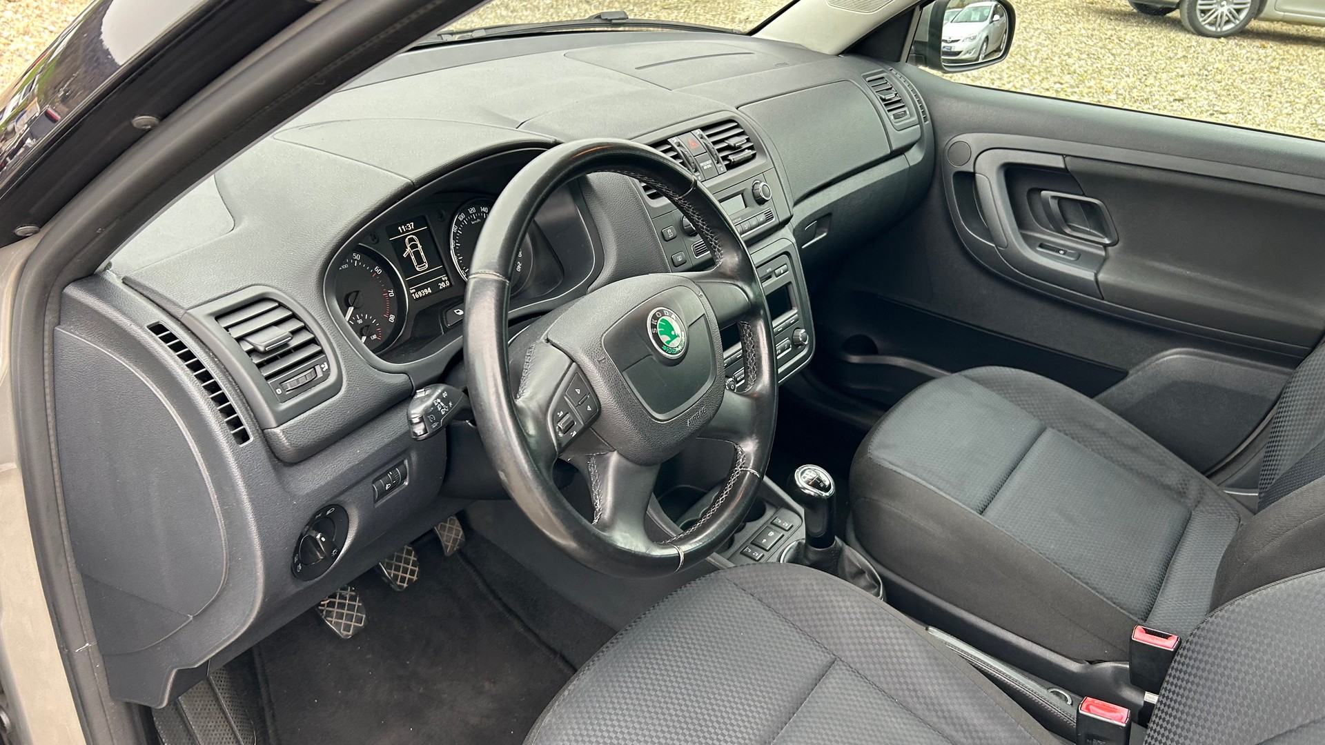 SKODA Fabia 1.2 TSI Elegance-image-3