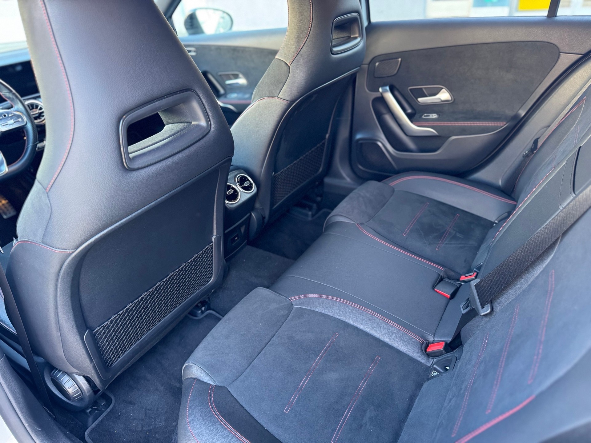 MERCEDES-BENZ A 200 4Matic AMG Line 8G-DCT-image-12