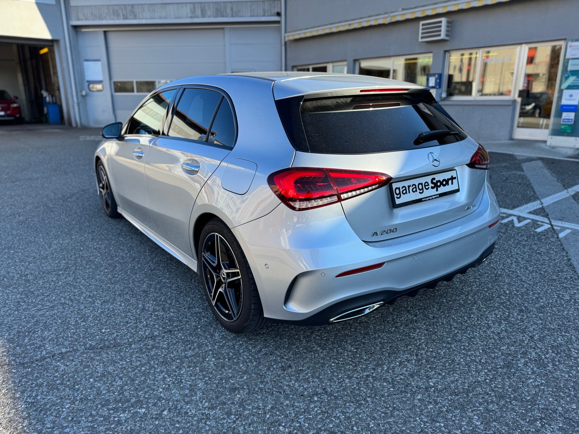 MERCEDES-BENZ A 200 4Matic AMG Line 8G-DCT-image-4