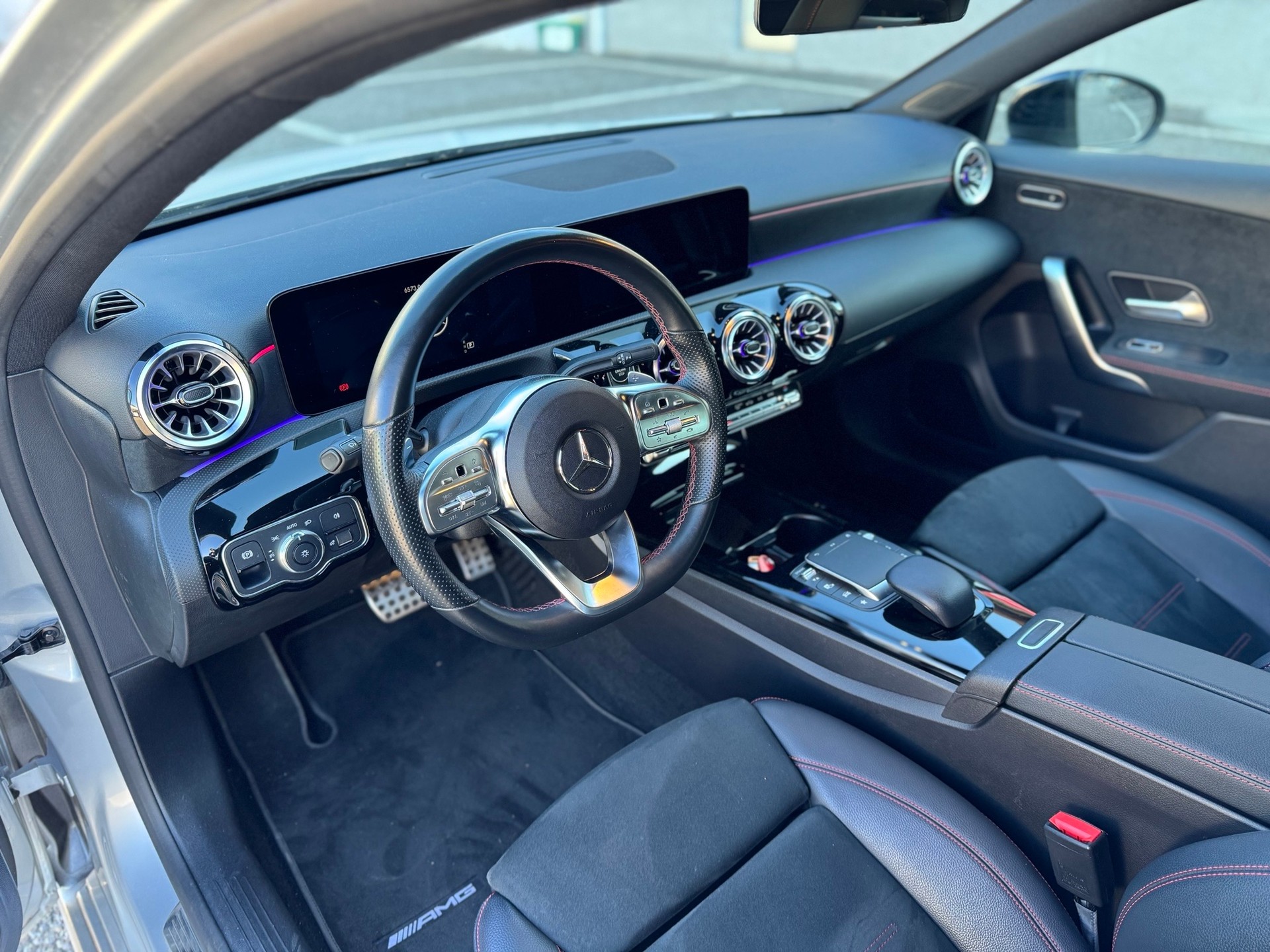 MERCEDES-BENZ A 200 4Matic AMG Line 8G-DCT-image-10