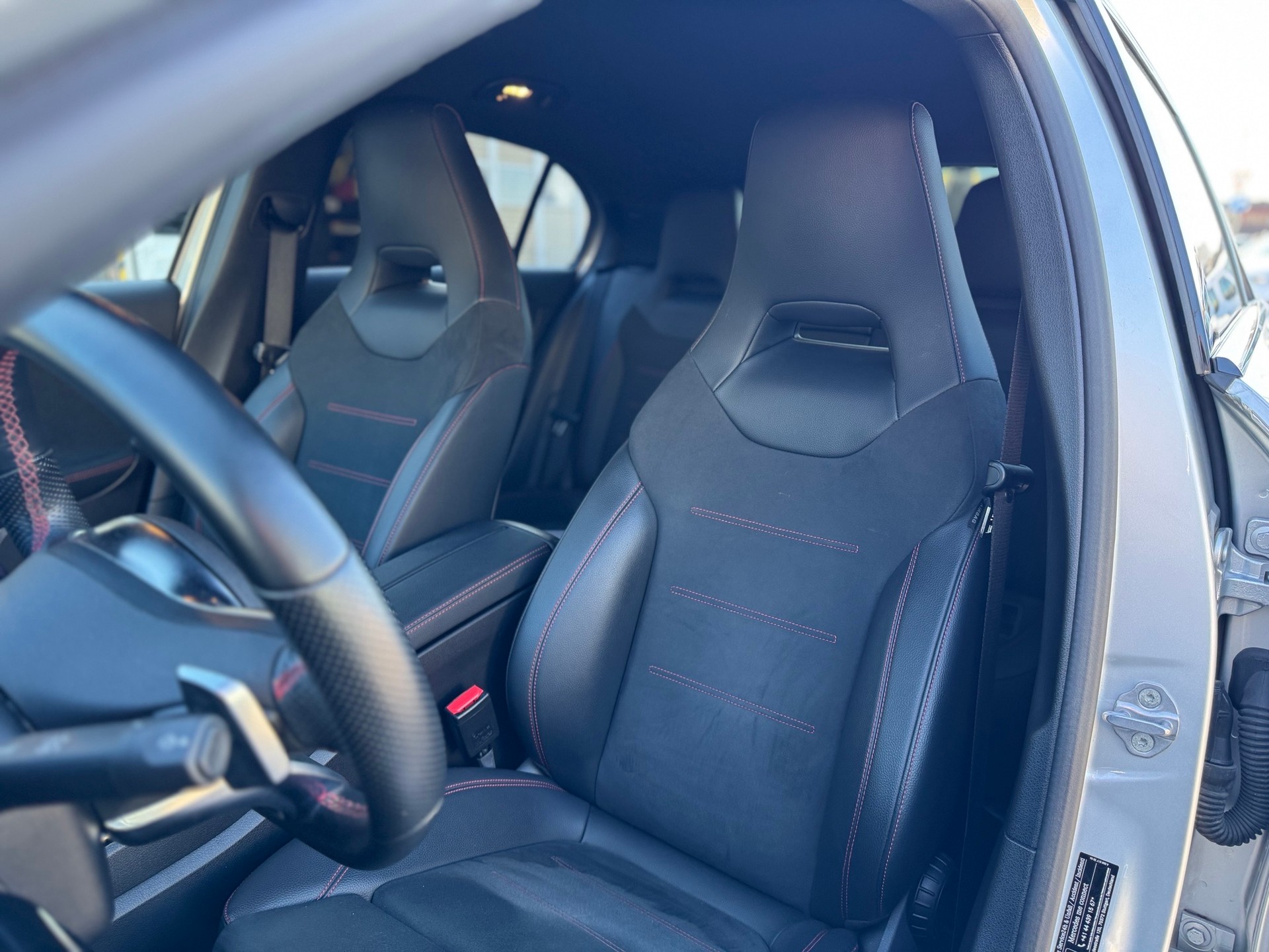 MERCEDES-BENZ A 200 4Matic AMG Line 8G-DCT-image-11
