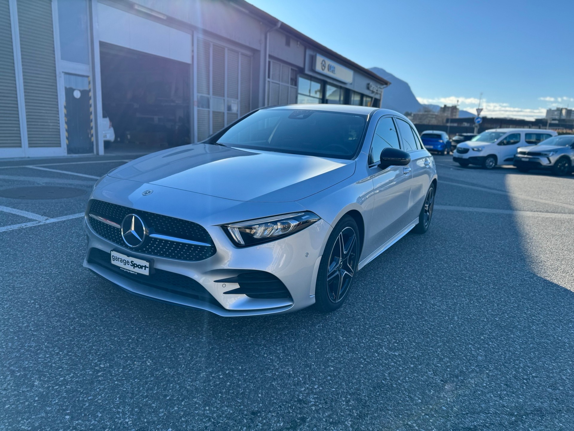 MERCEDES-BENZ A 200 4Matic AMG Line 8G-DCT-image-2