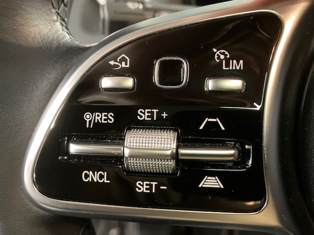 MERCEDES-BENZ EQC 400 4Matic-image-10