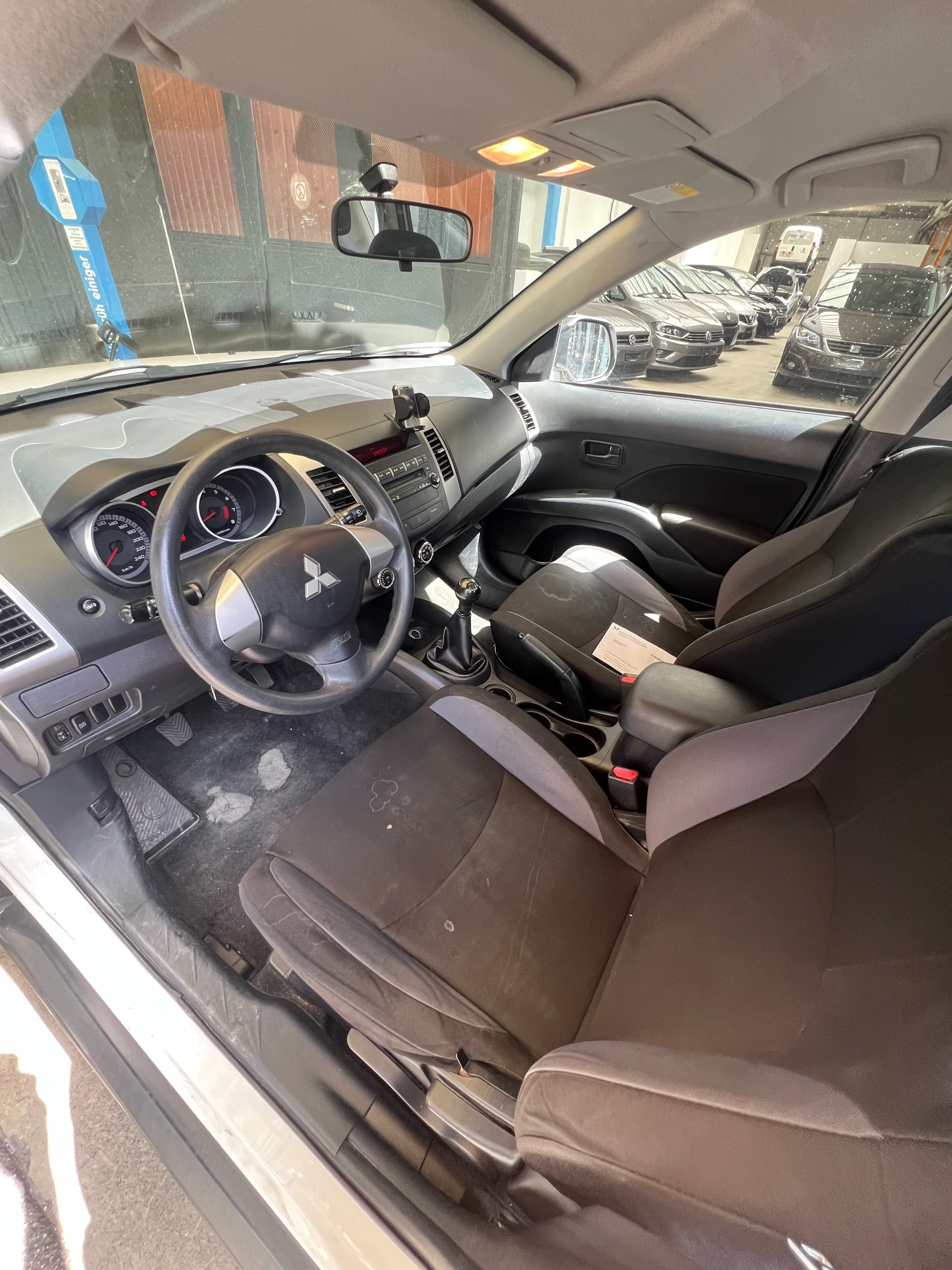 MITSUBISHI Outlander 2.0 Inform 2WD-image-7