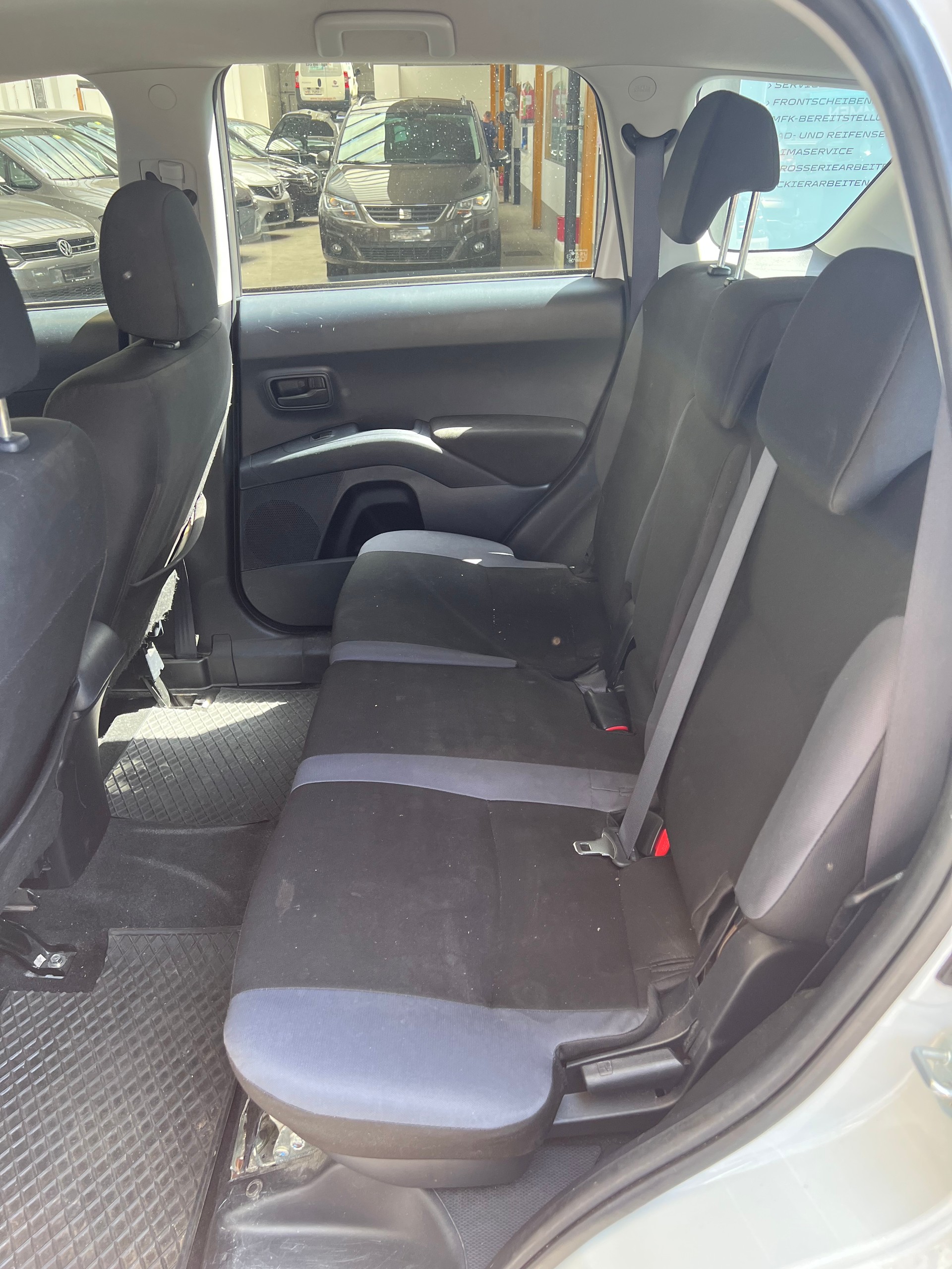 MITSUBISHI Outlander 2.0 Inform 2WD-image-8