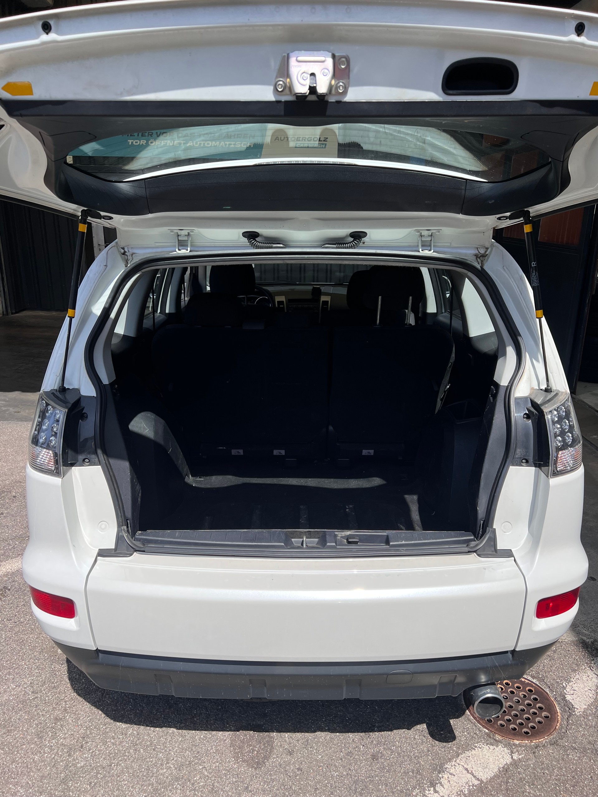 MITSUBISHI Outlander 2.0 Inform 2WD-image-9