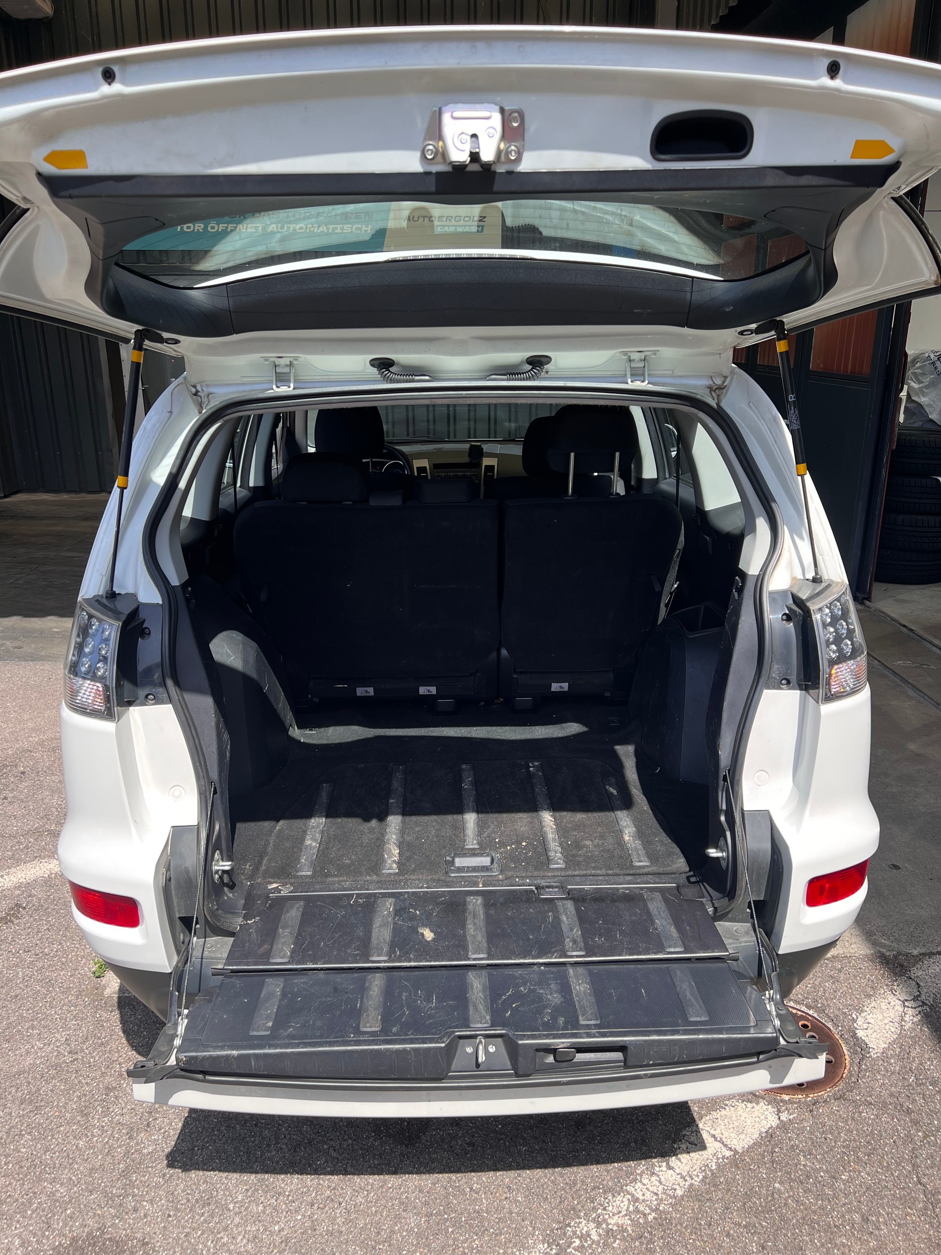 MITSUBISHI Outlander 2.0 Inform 2WD-image-10