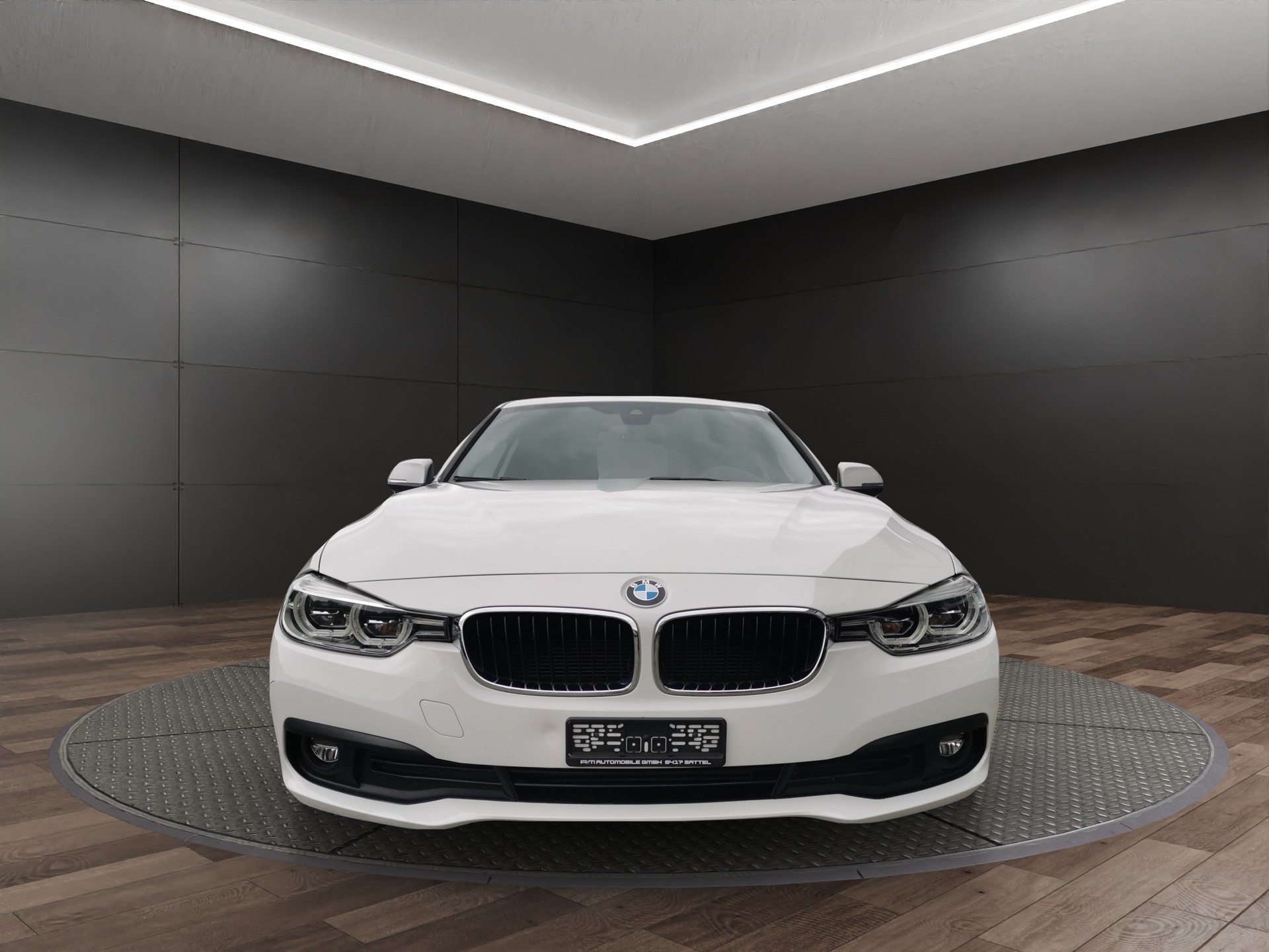 BMW 318d xDrive-image-1