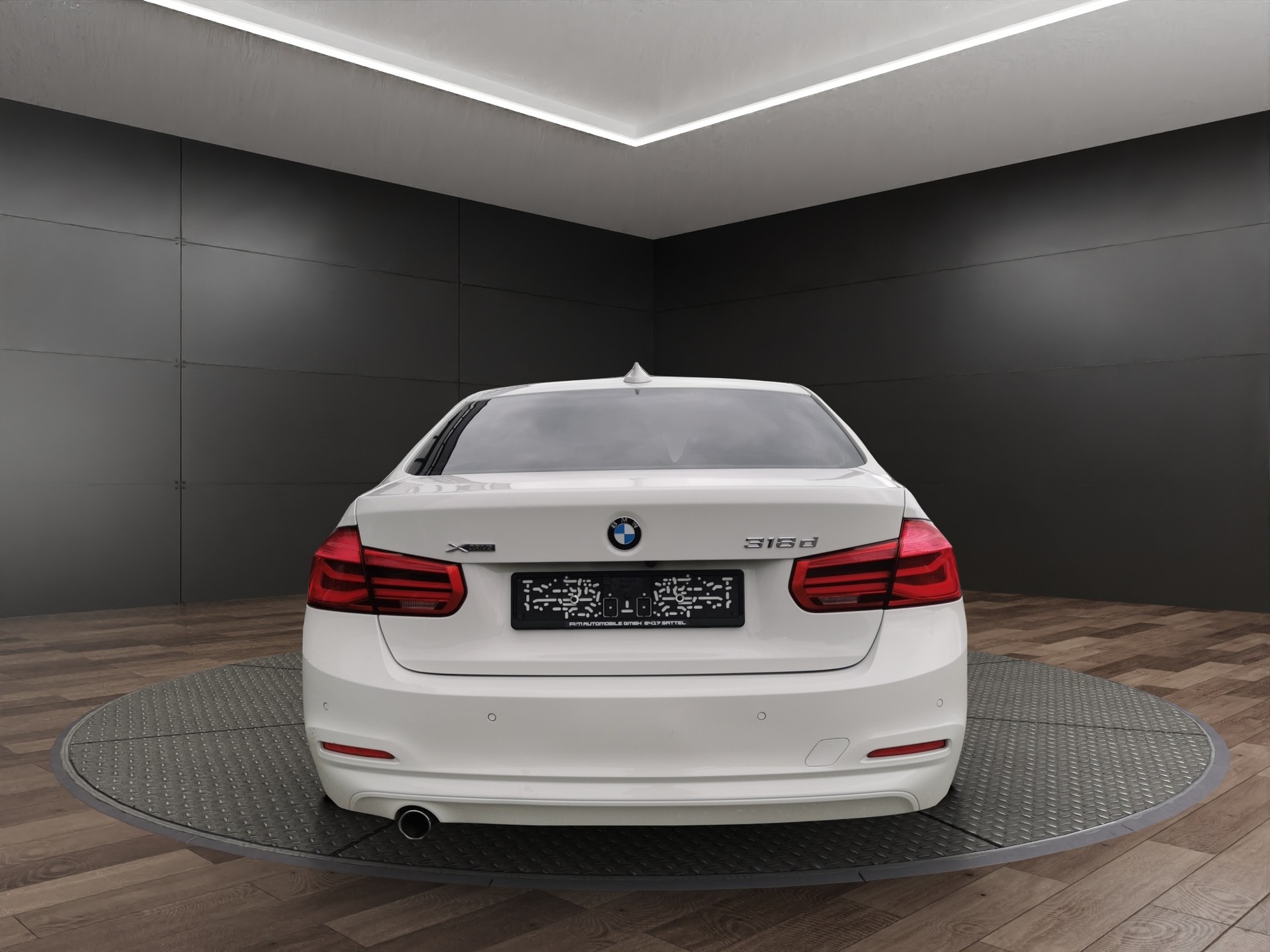 BMW 318d xDrive-image-5