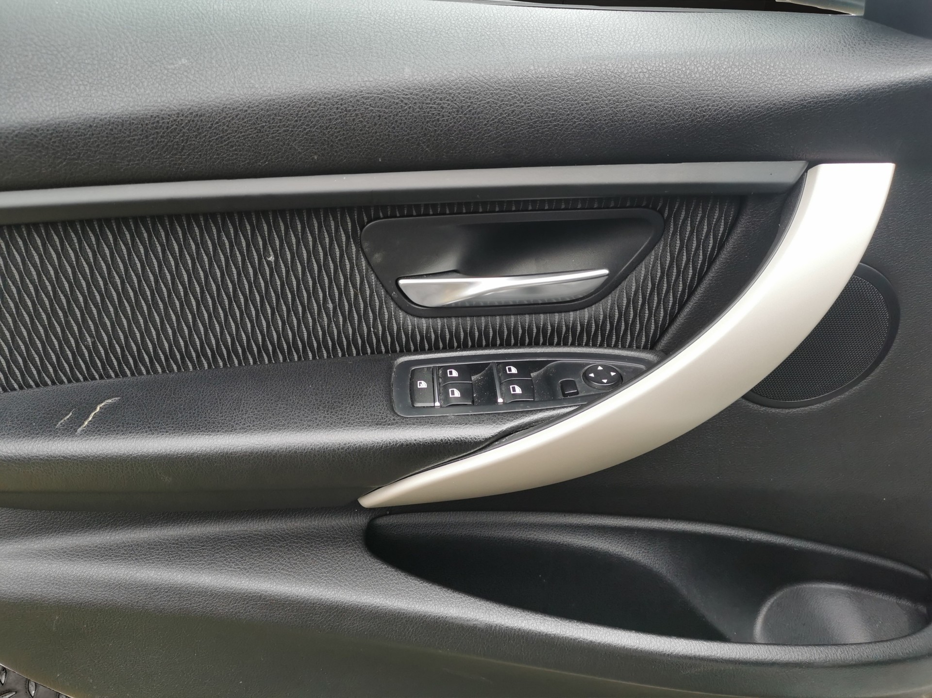 BMW 318d xDrive-image-9