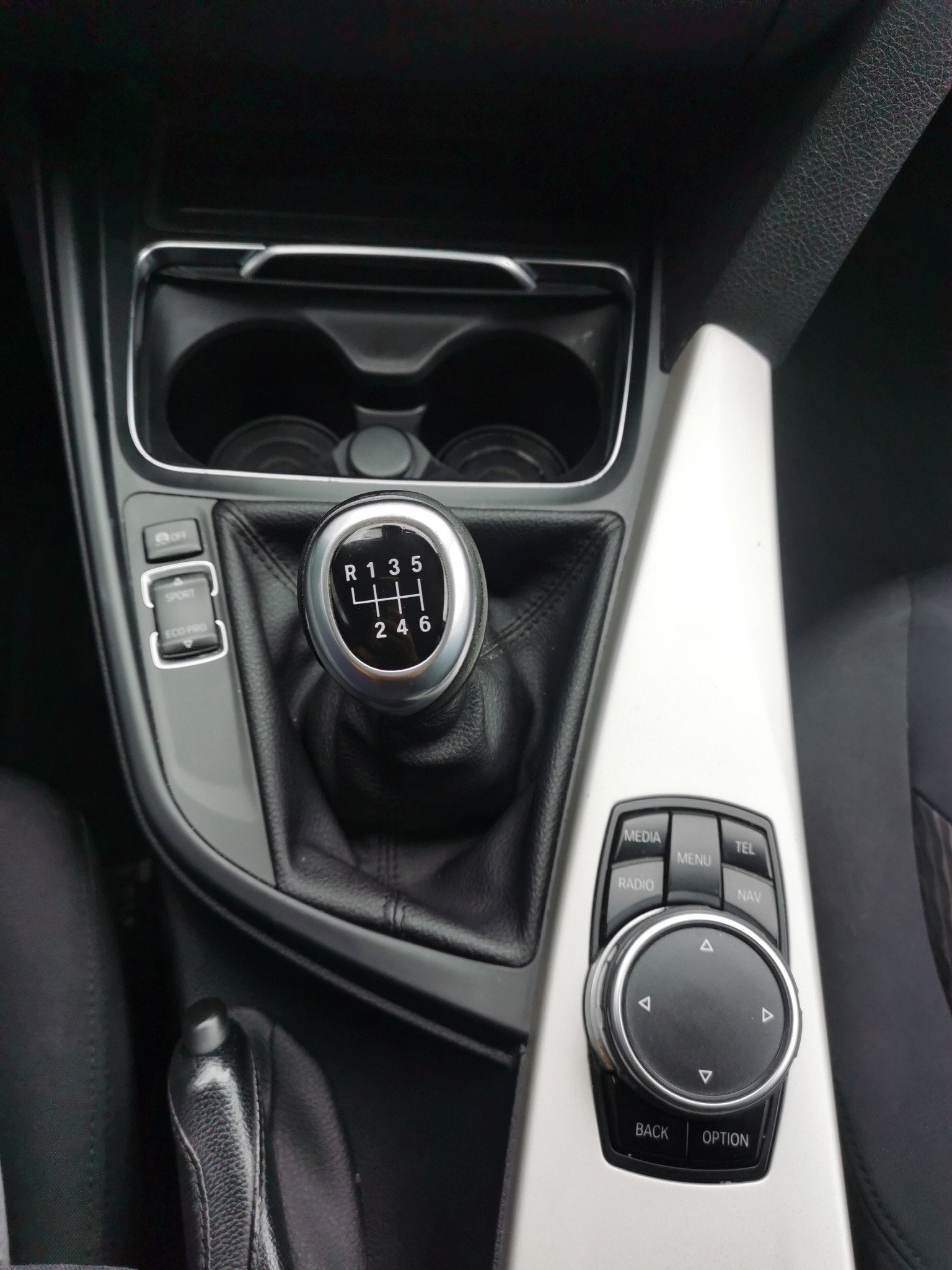 BMW 318d xDrive-image-17