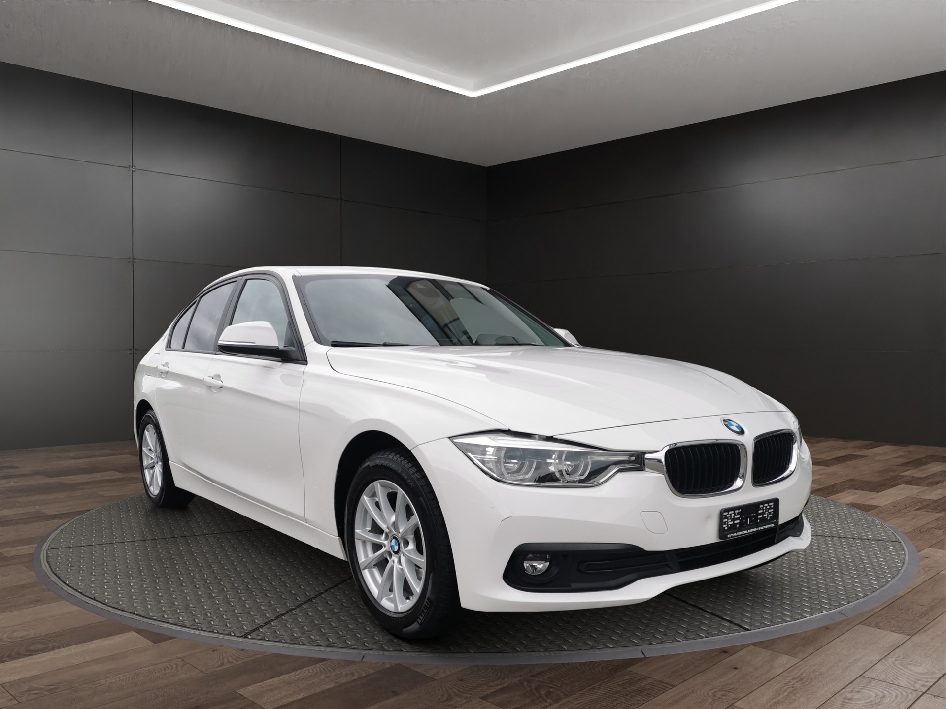 BMW 318d xDrive-image-0