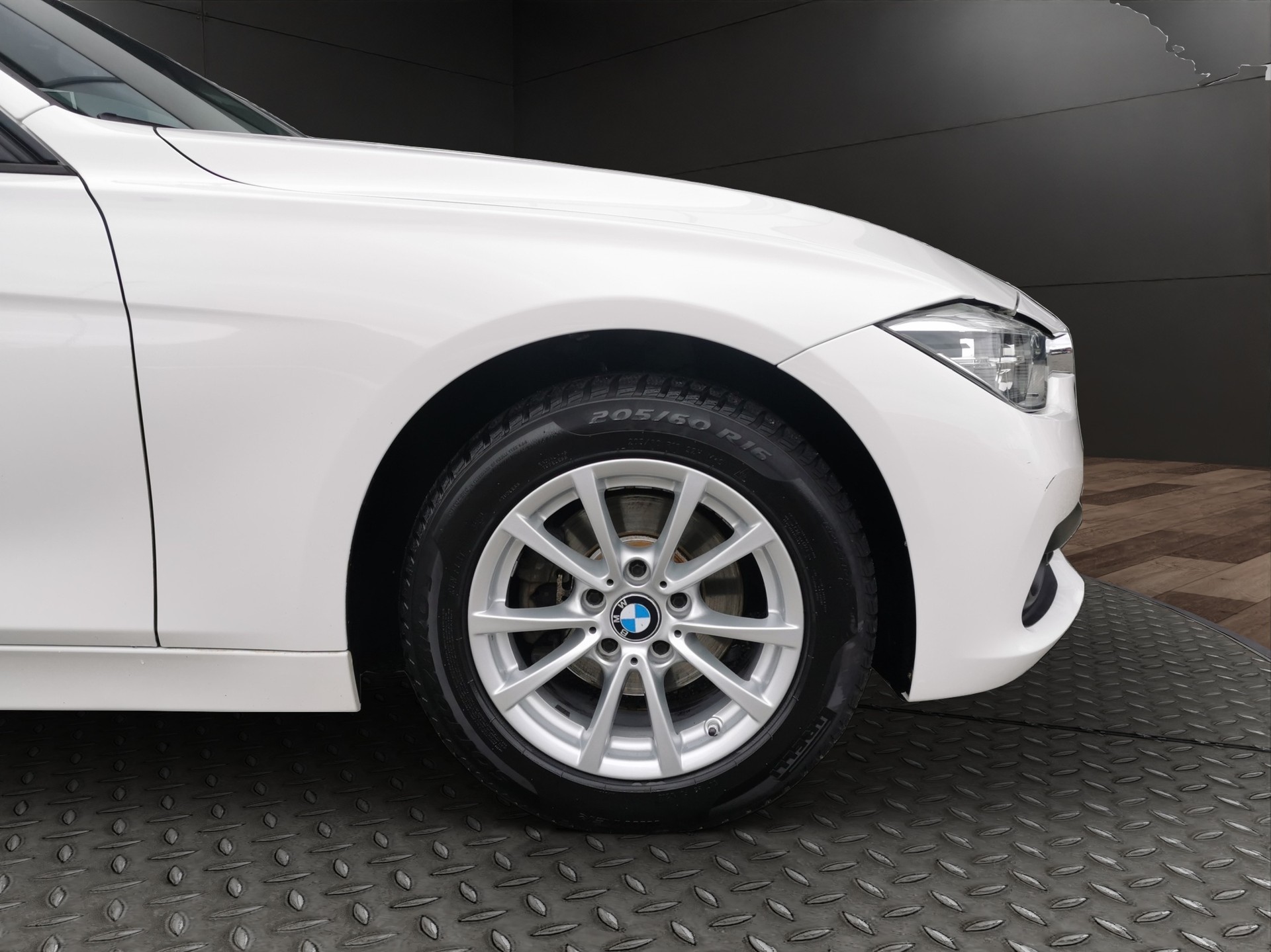 BMW 318d xDrive-image-2