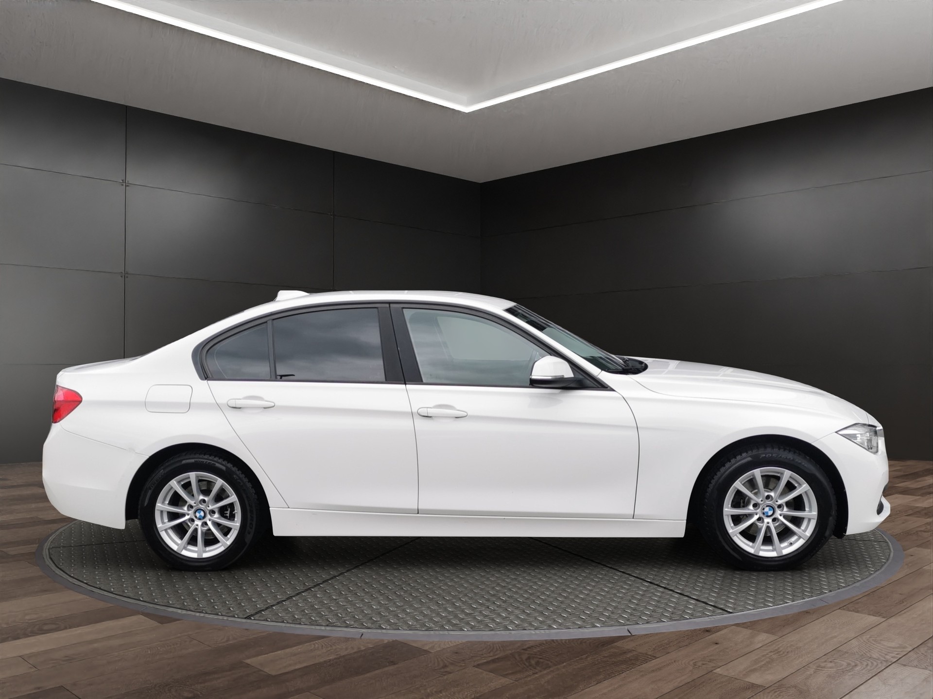 BMW 318d xDrive-image-3