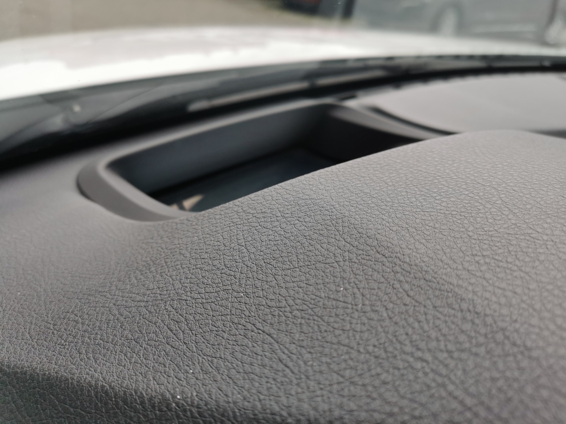 BMW 318d xDrive-image-15