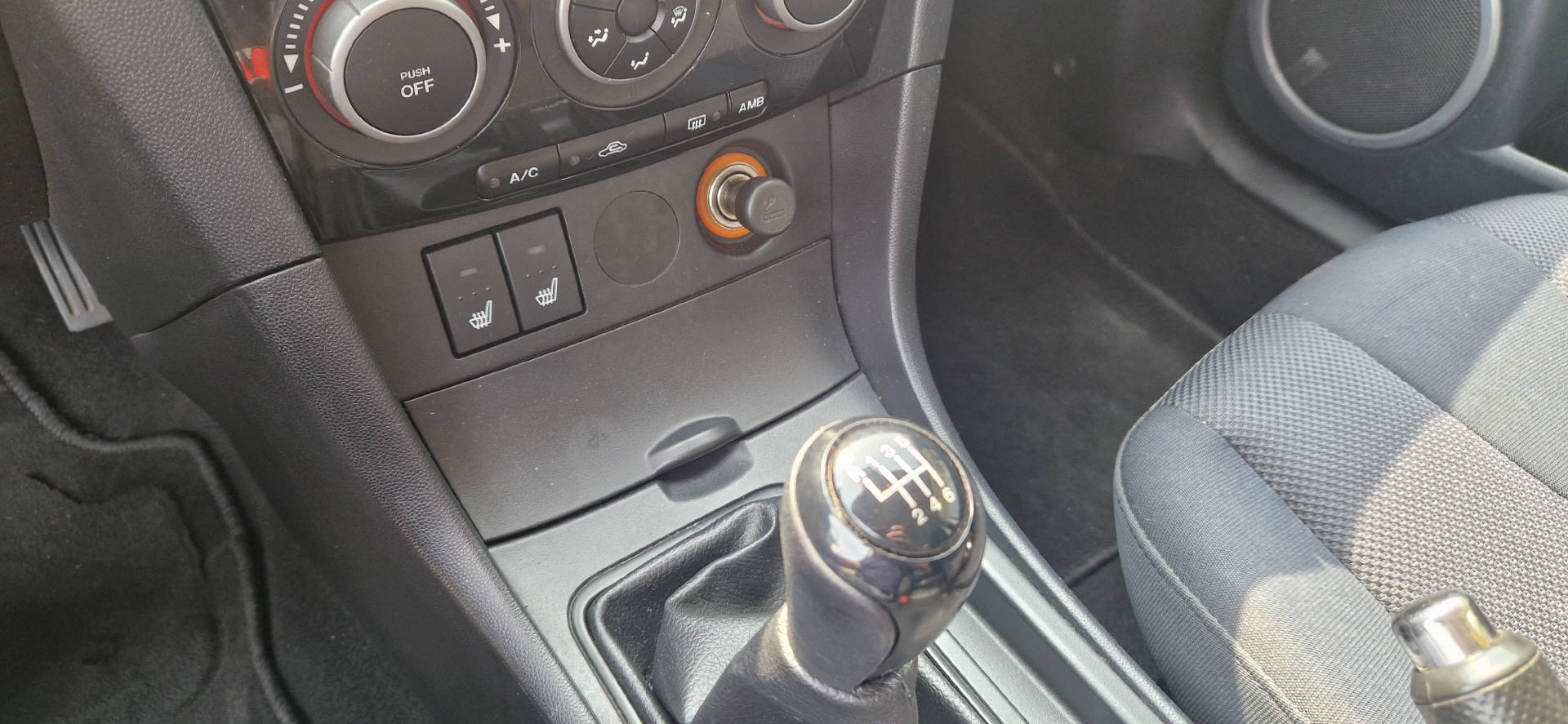 MAZDA 3 Hatchback 2.0 16V Sport-image-6