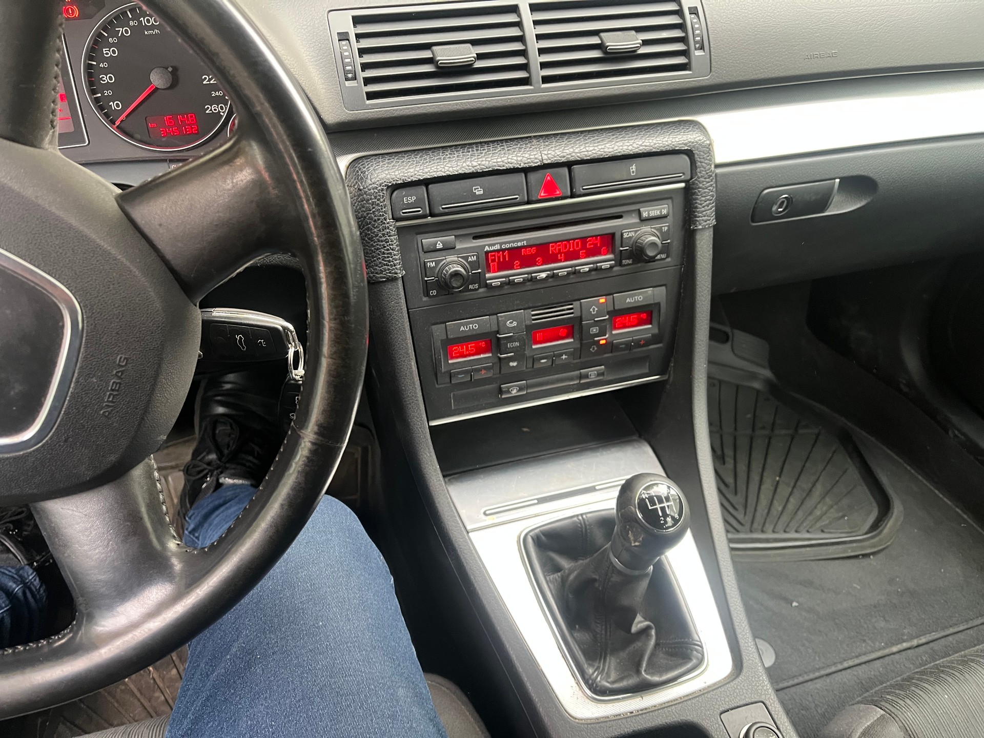AUDI A4 Avant 2.0 TDI-image-11
