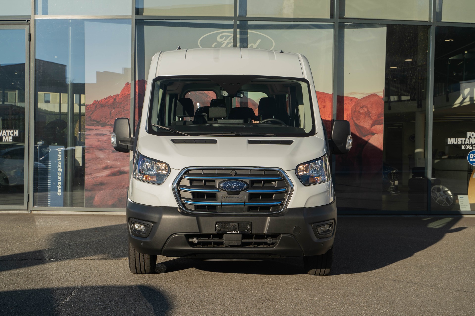 FORD E-Transit Van 390 L3H2 68kWh Trend-image-1