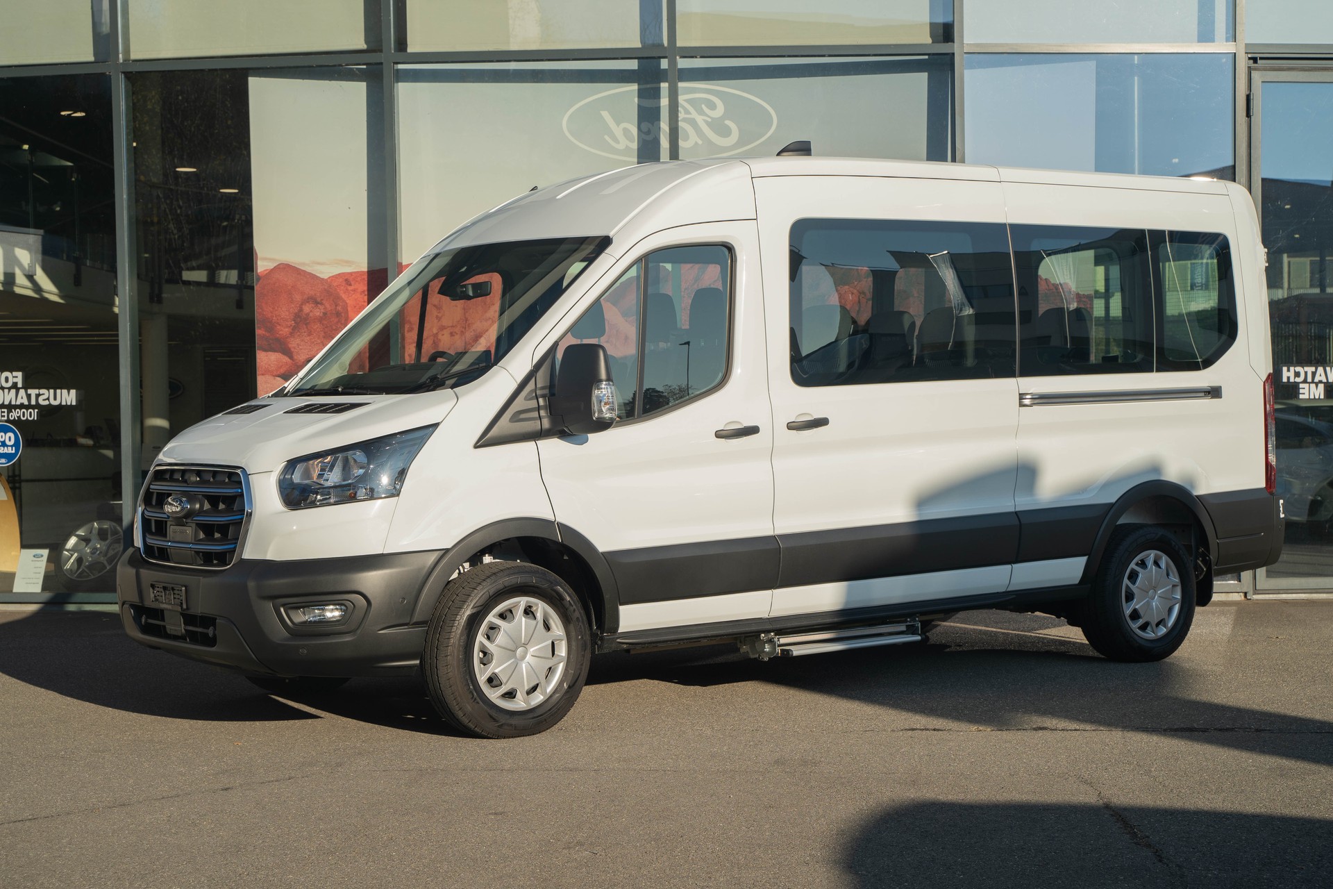 FORD E-Transit Van 390 L3H2 68kWh Trend-image-0