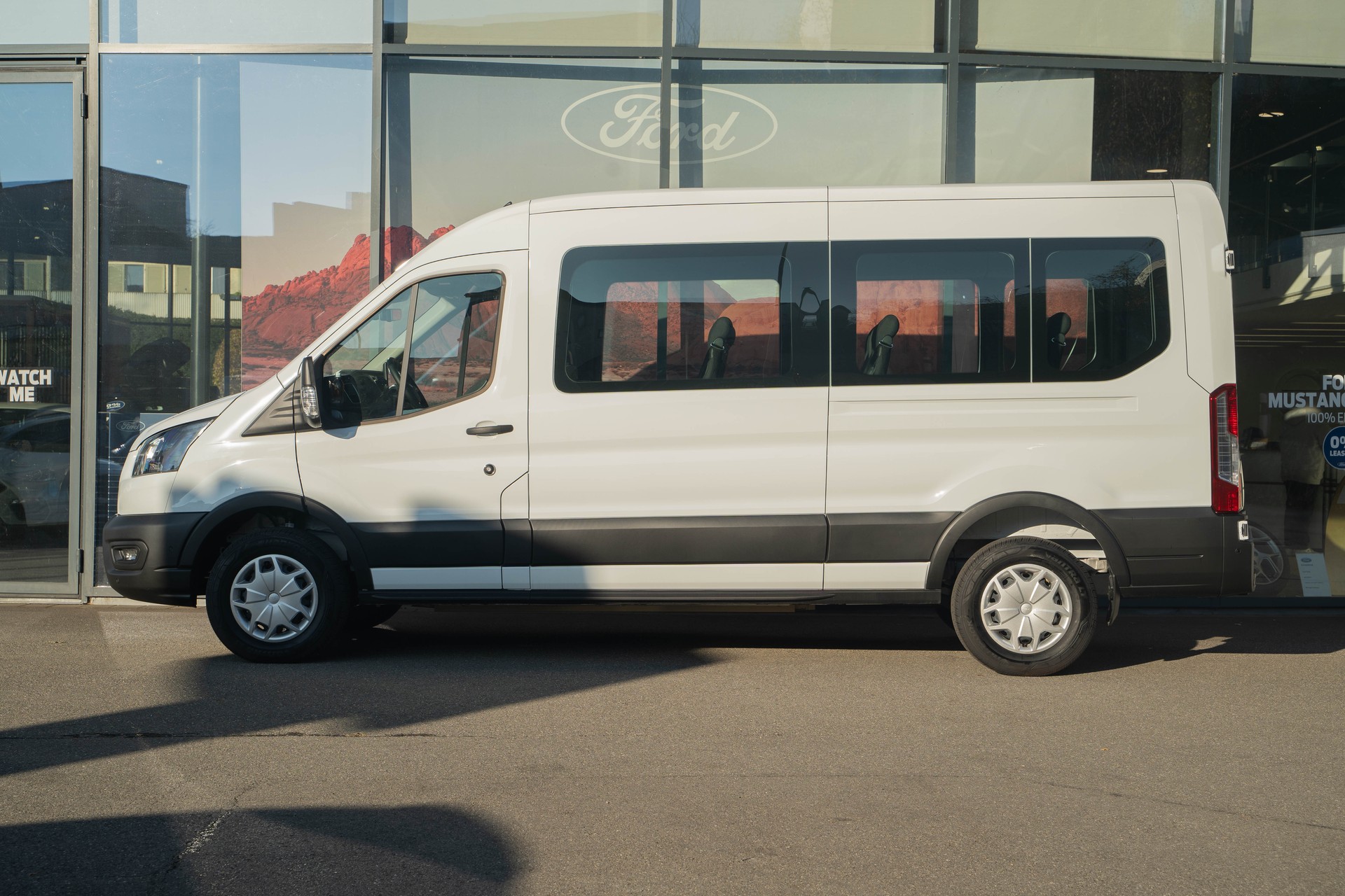 FORD E-Transit Van 390 L3H2 68kWh Trend-image-2