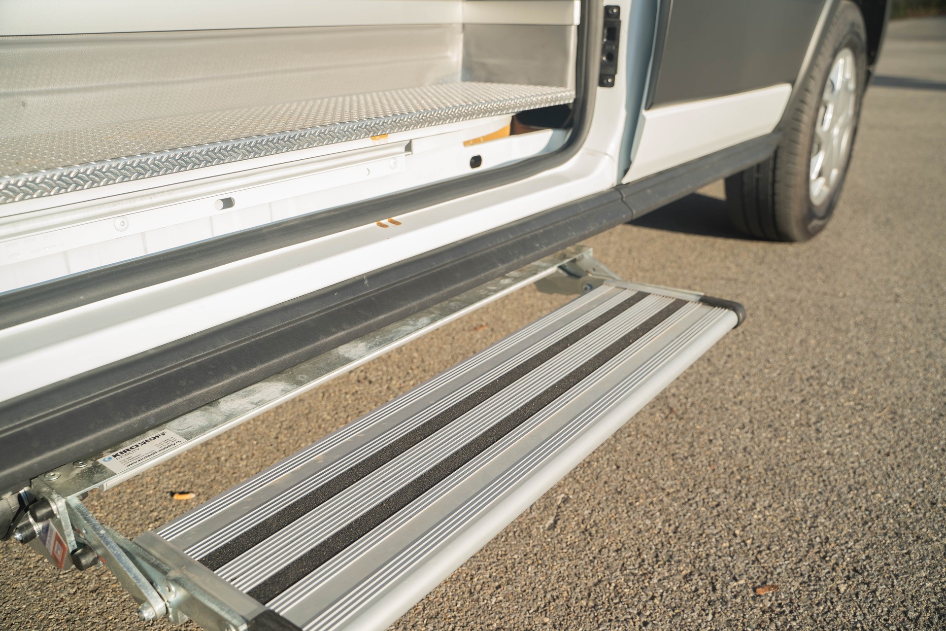 FORD E-Transit Van 390 L3H2 68kWh Trend-image-8