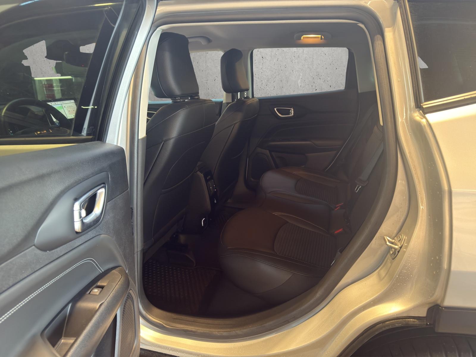 JEEP Compass 1.3 Night Eagle 4xe-image-12