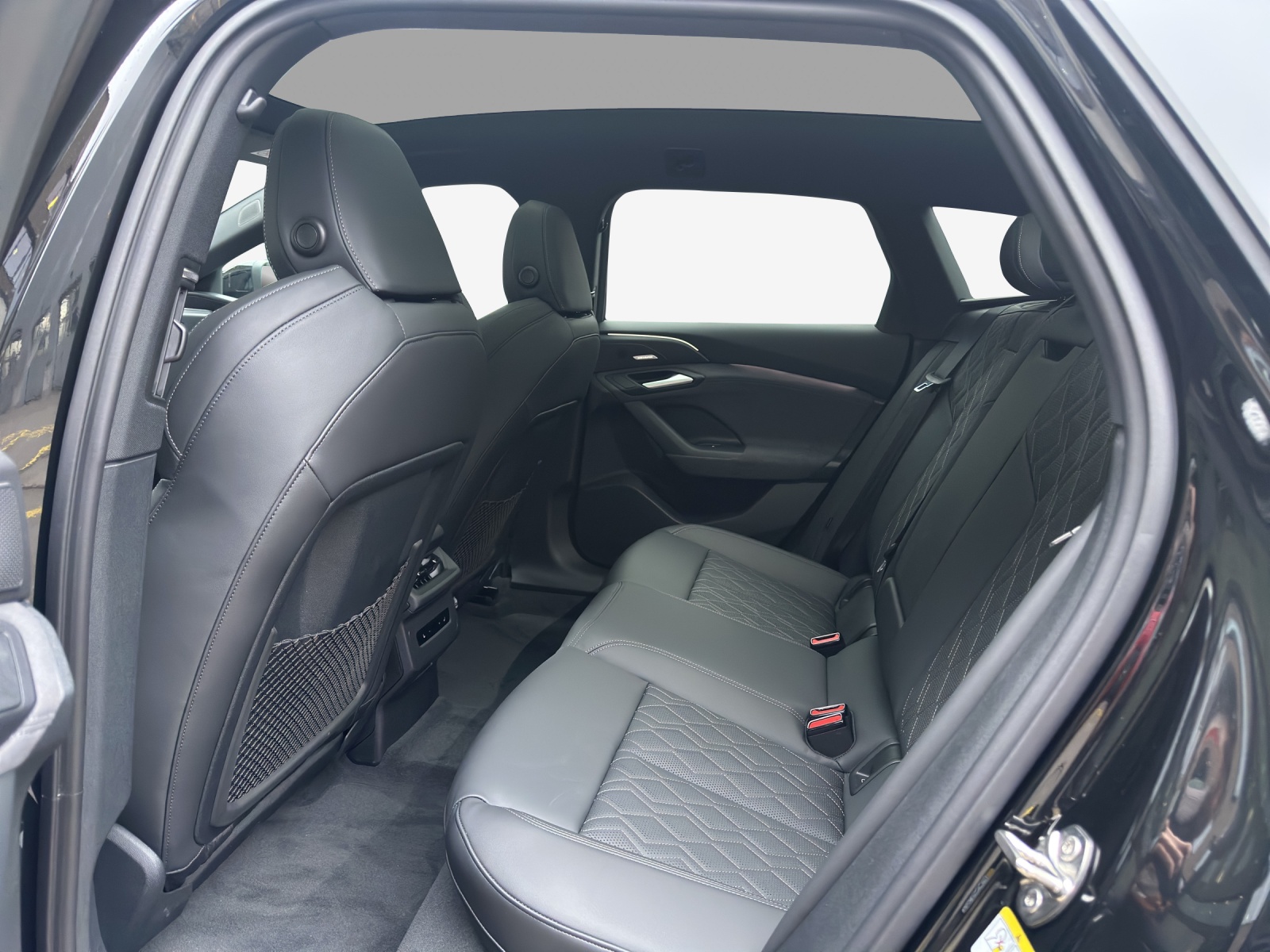 AUDI A6 Avant e-tron quattro-image-11
