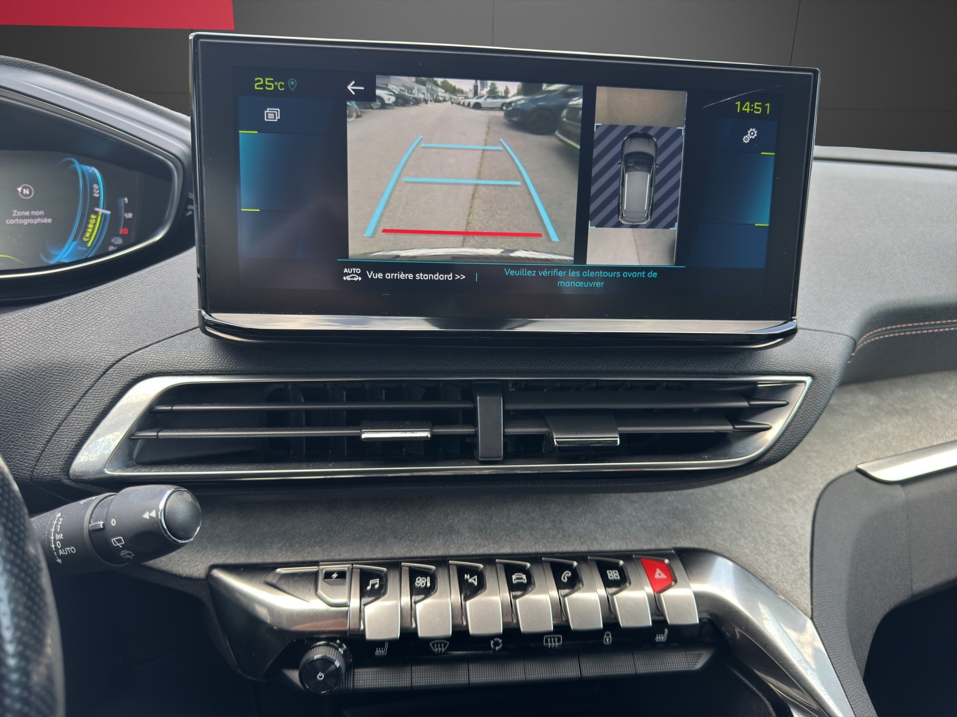 PEUGEOT 3008 300e Hybrid4 GT Pack-image-9