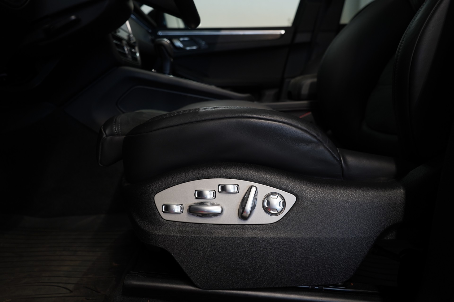 PORSCHE MACAN GTS-image-11