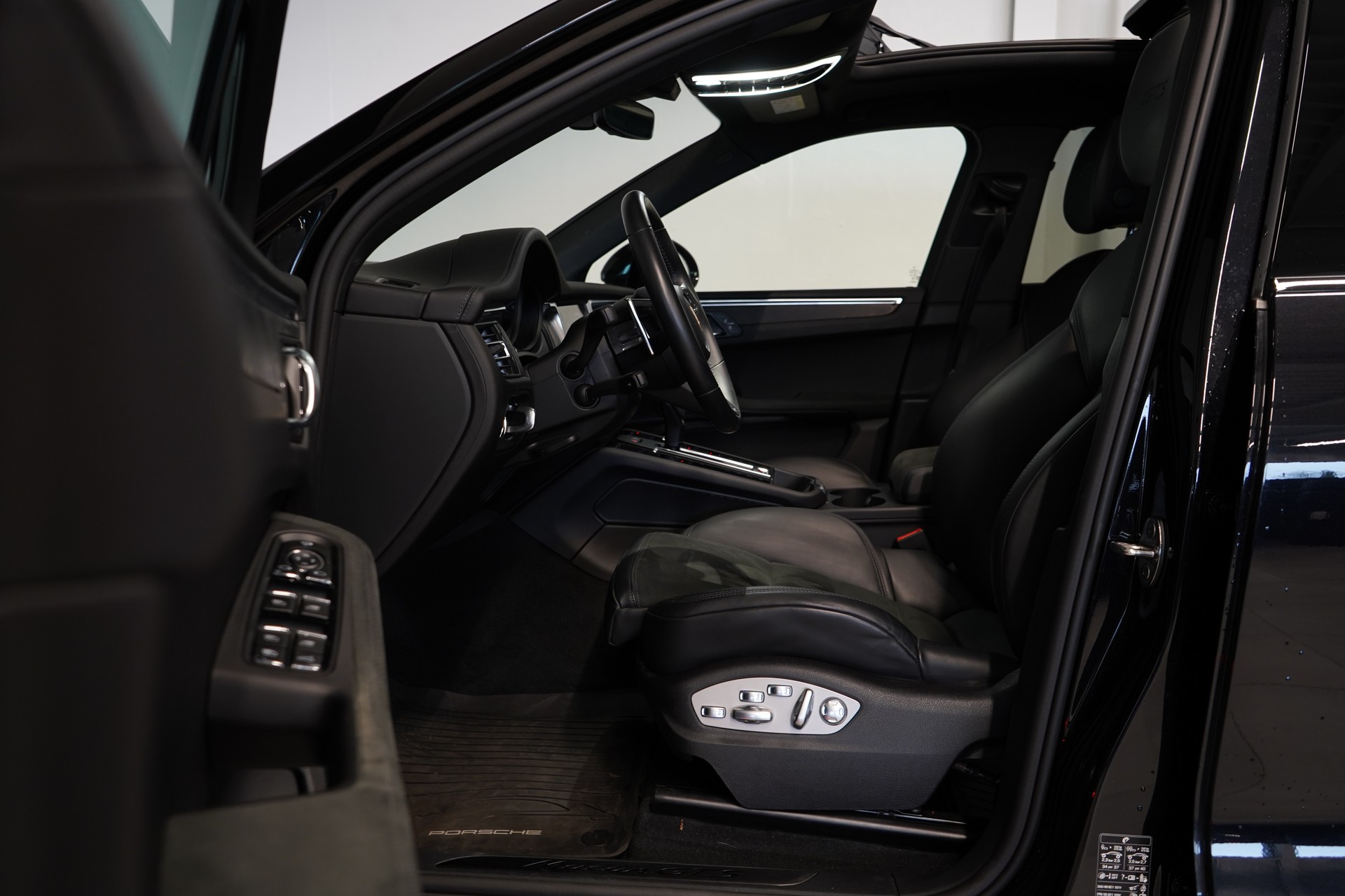 PORSCHE MACAN GTS-image-10