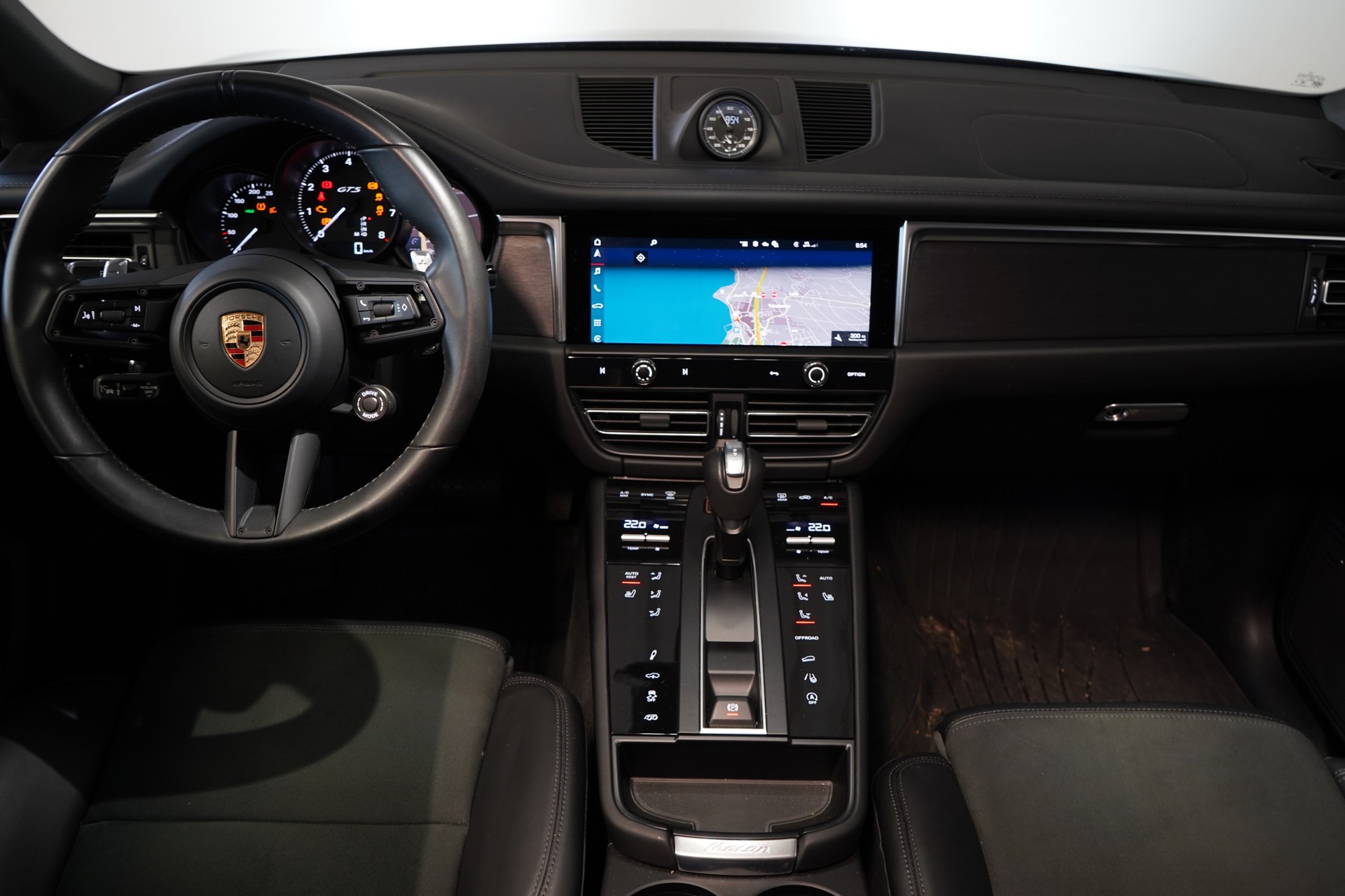 PORSCHE MACAN GTS-image-18