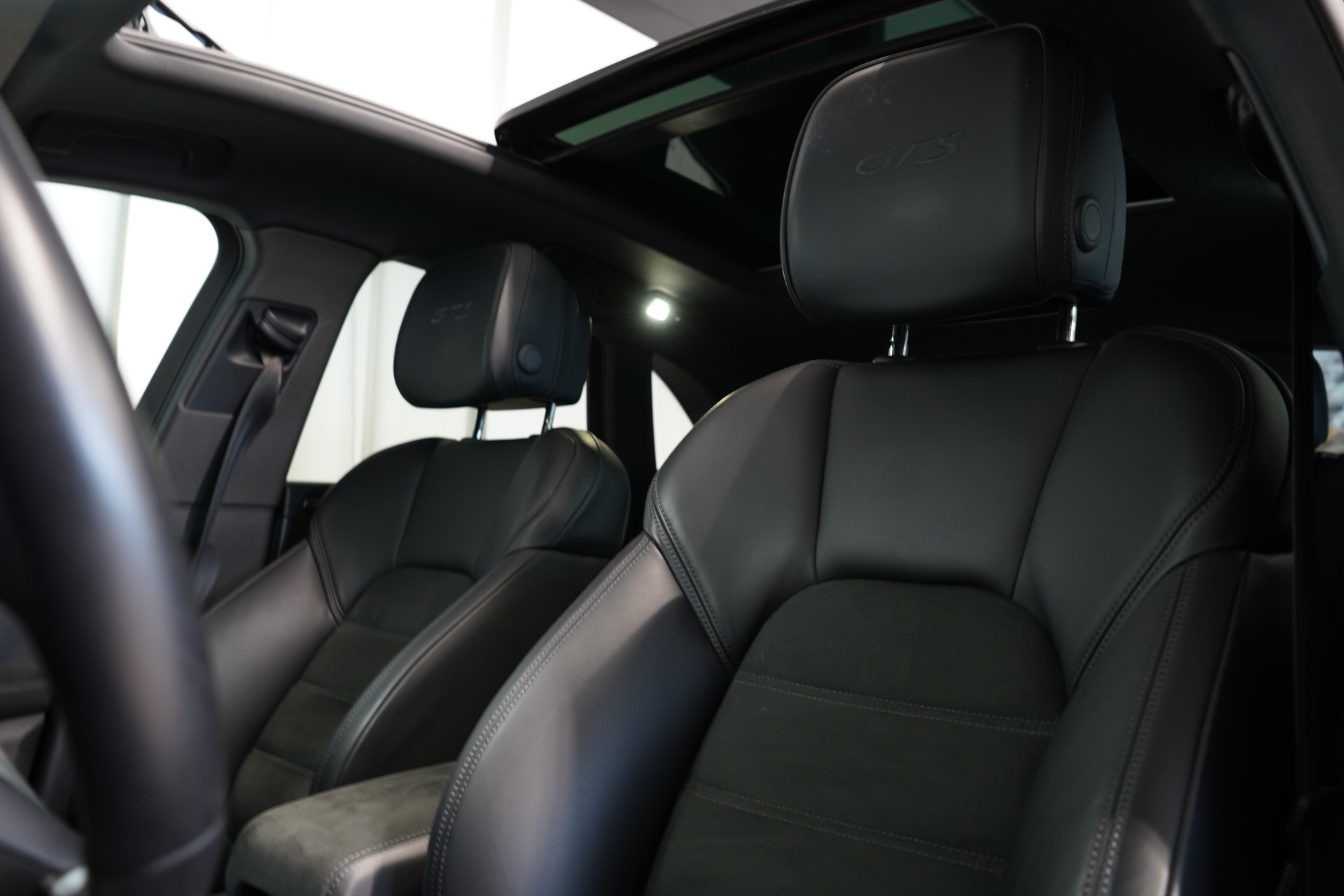 PORSCHE MACAN GTS-image-12