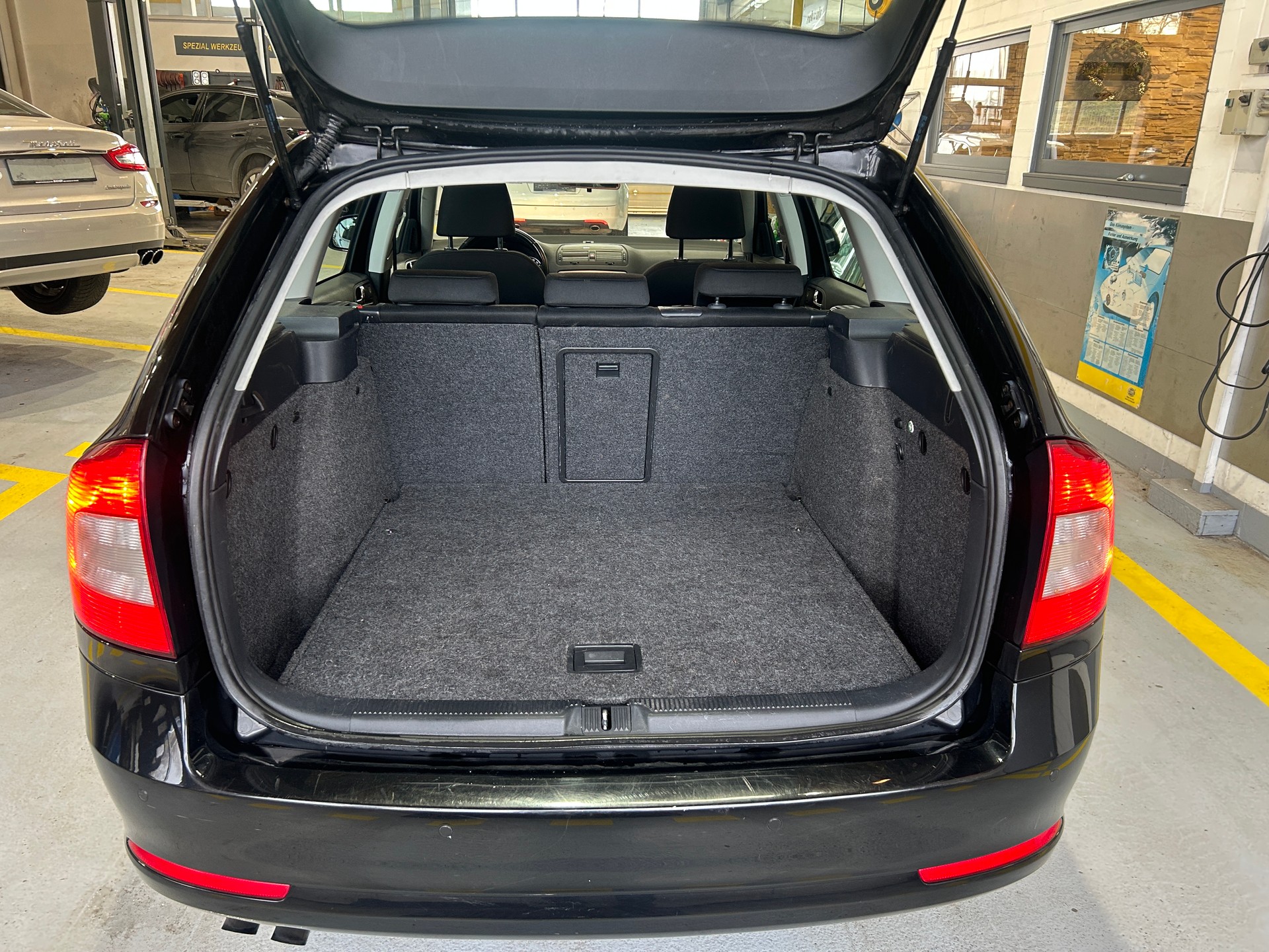 SKODA Octavia Combi 1.8 TSI Adventure 4x4-image-4