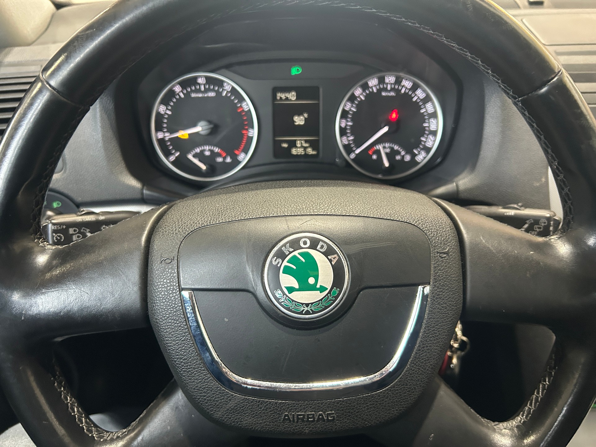 SKODA Octavia Combi 1.8 TSI Adventure 4x4-image-11