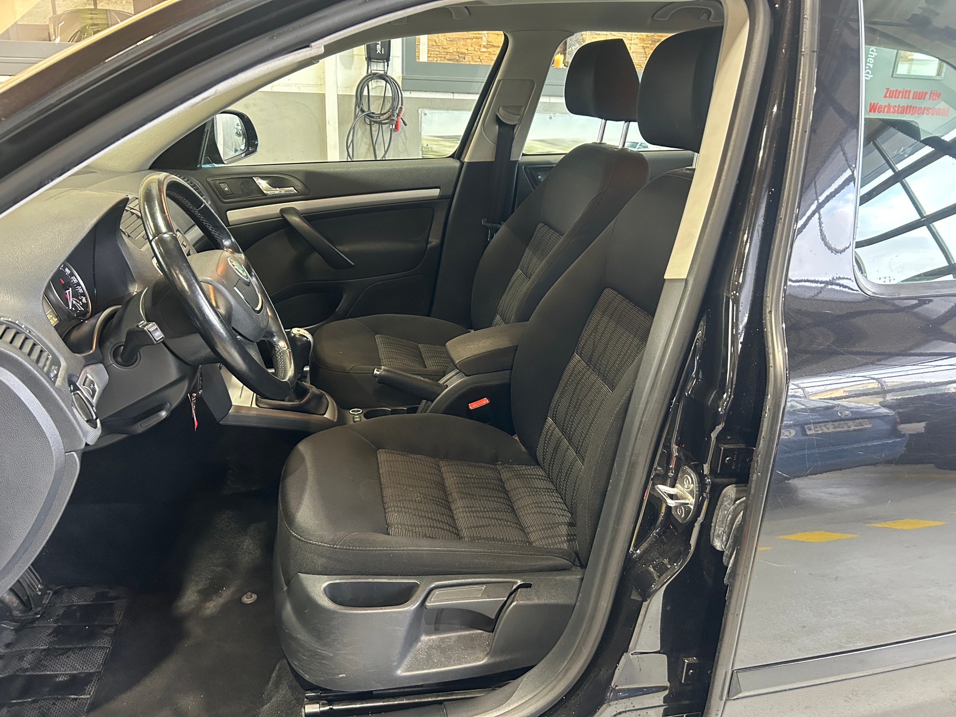 SKODA Octavia Combi 1.8 TSI Adventure 4x4-image-7