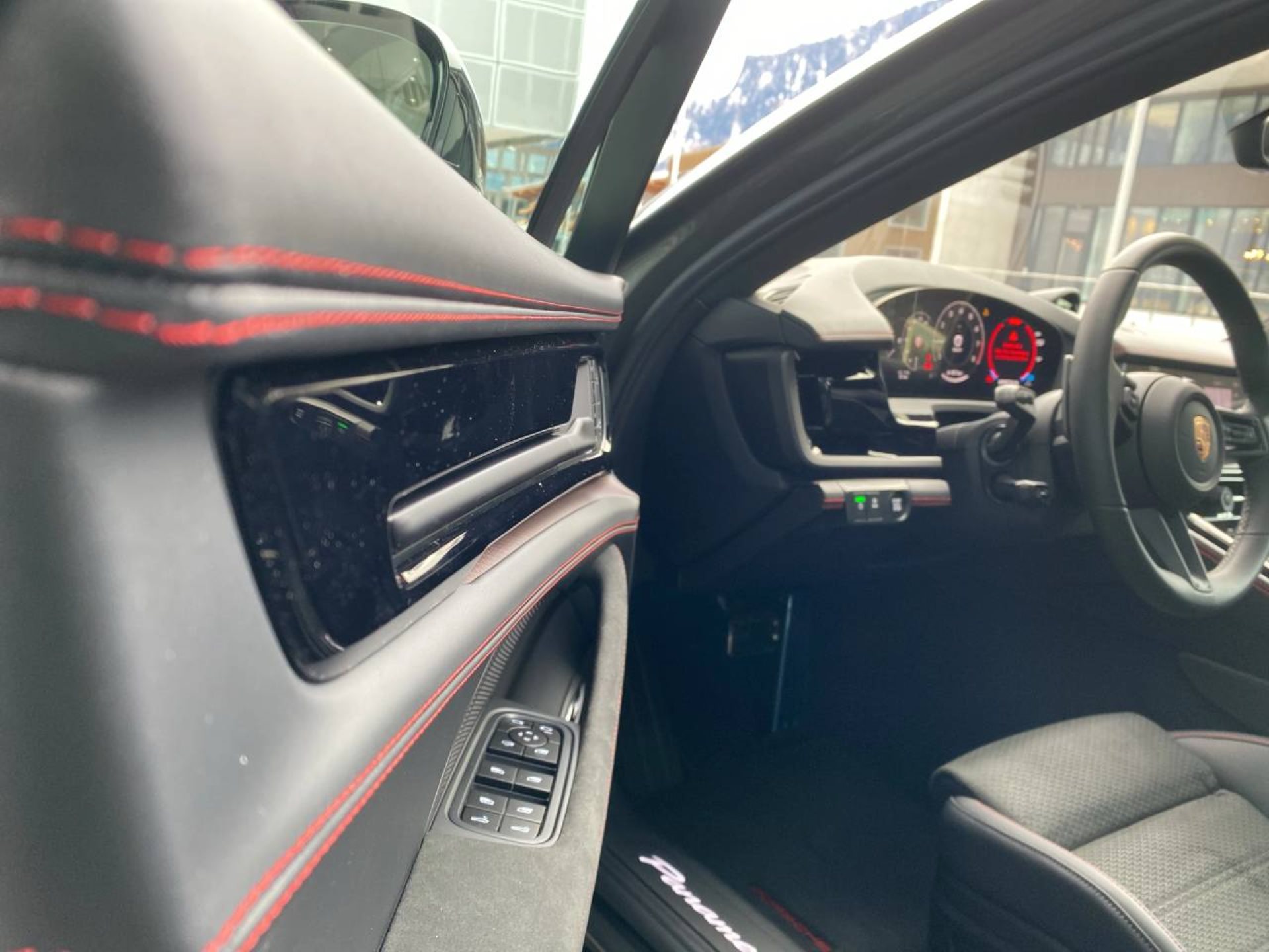 PORSCHE Panamera GTS-image-12