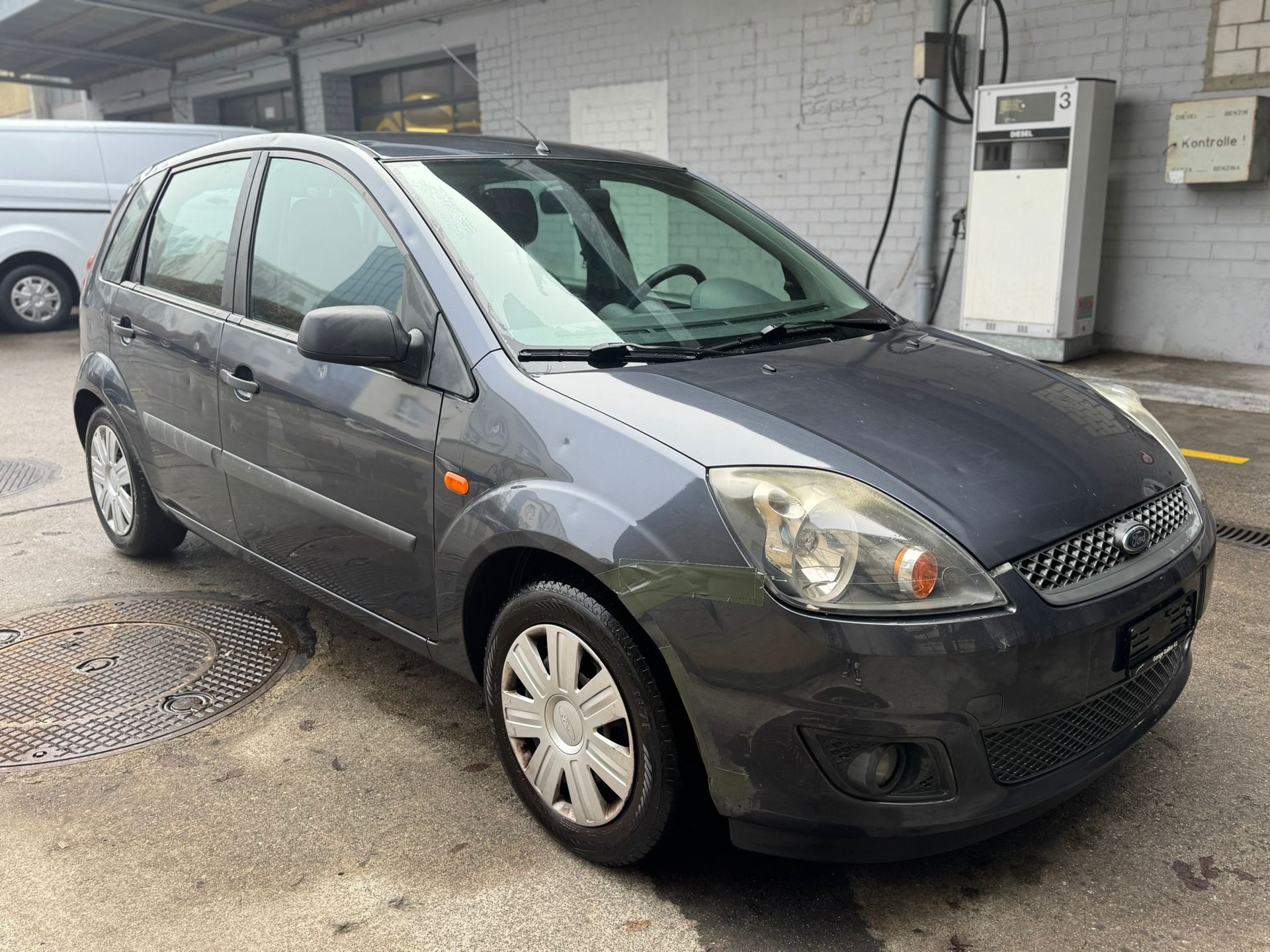 FORD Fiesta 1.4 16V Trend-image-1