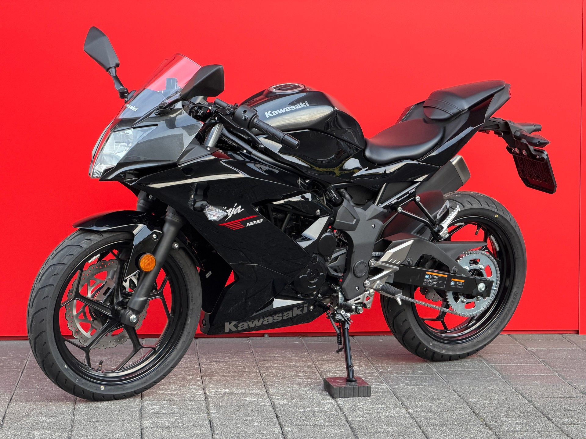 KAWASAKI Ninja 125-showroom-element-2