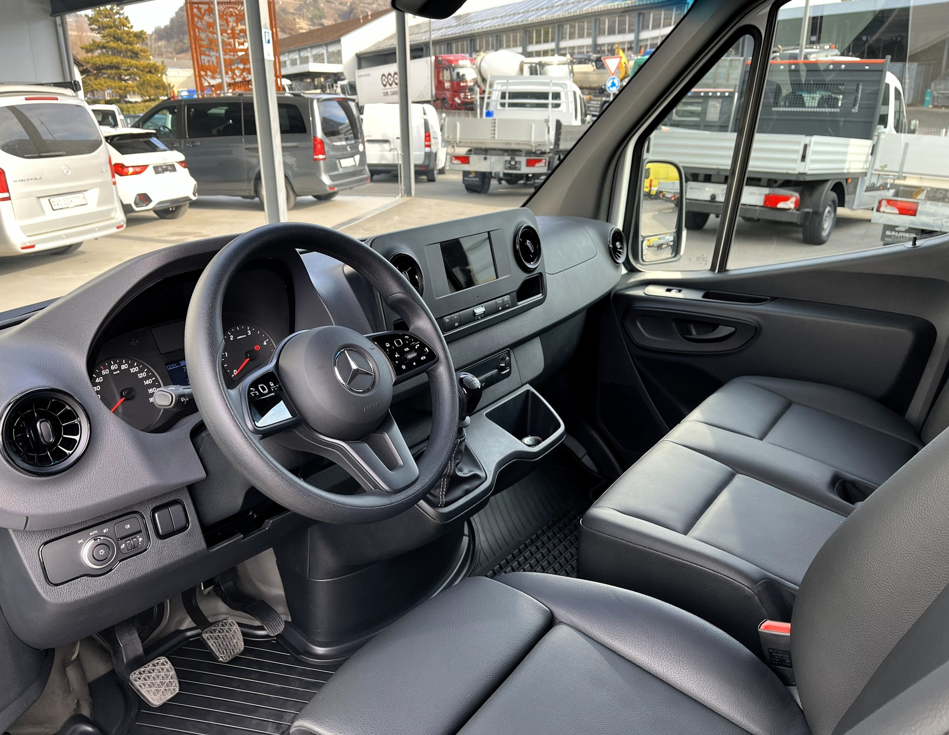 MERCEDES-BENZ Sprinter 315 CDI Standard FWD-image-9