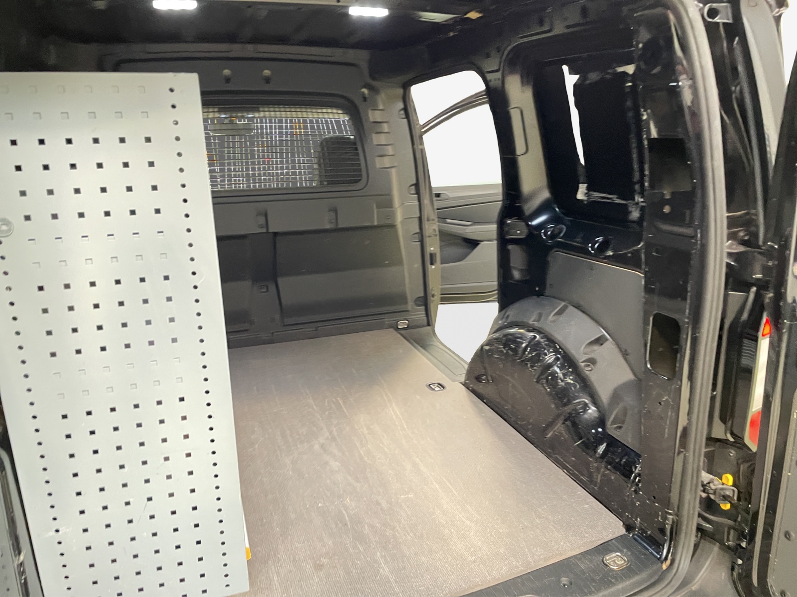 VW Caddy Cargo 2.0TDI Entry-image-11
