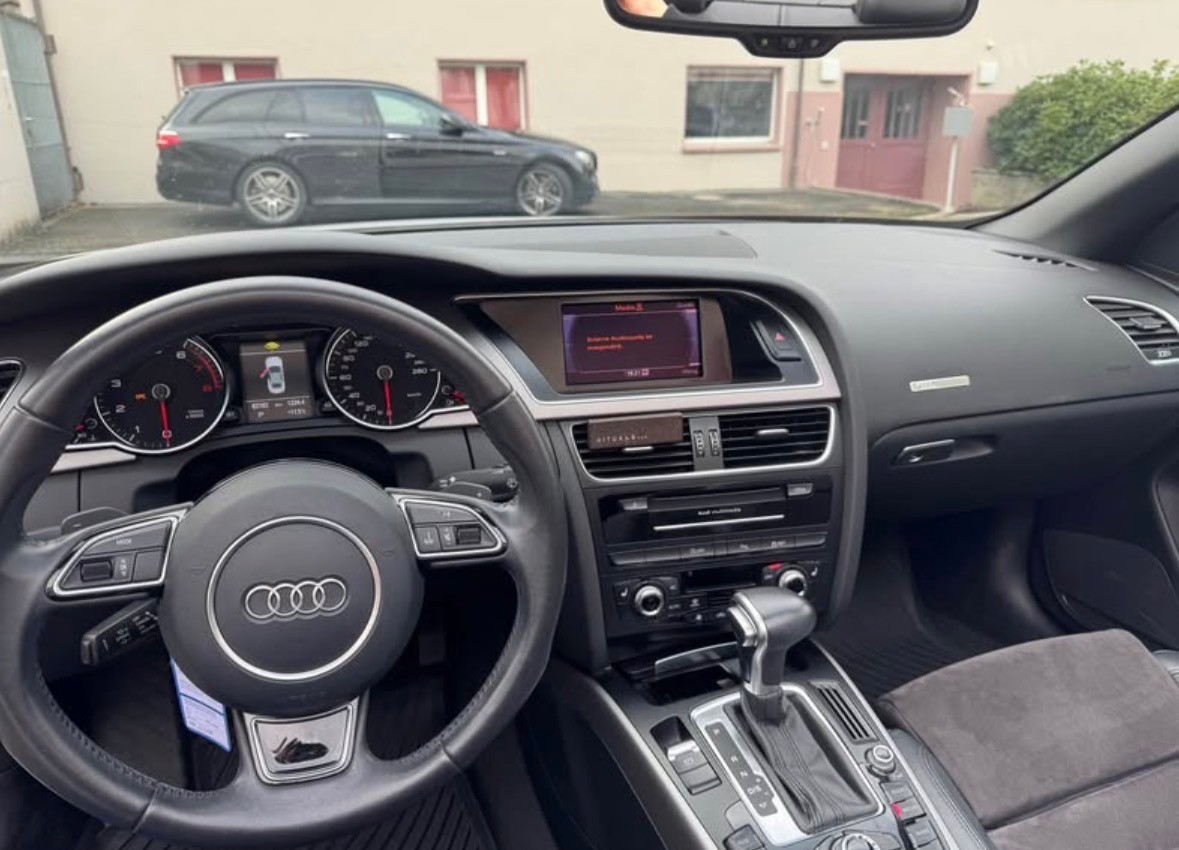 AUDI A5 Cabriolet 1.8 TFSI-image-5