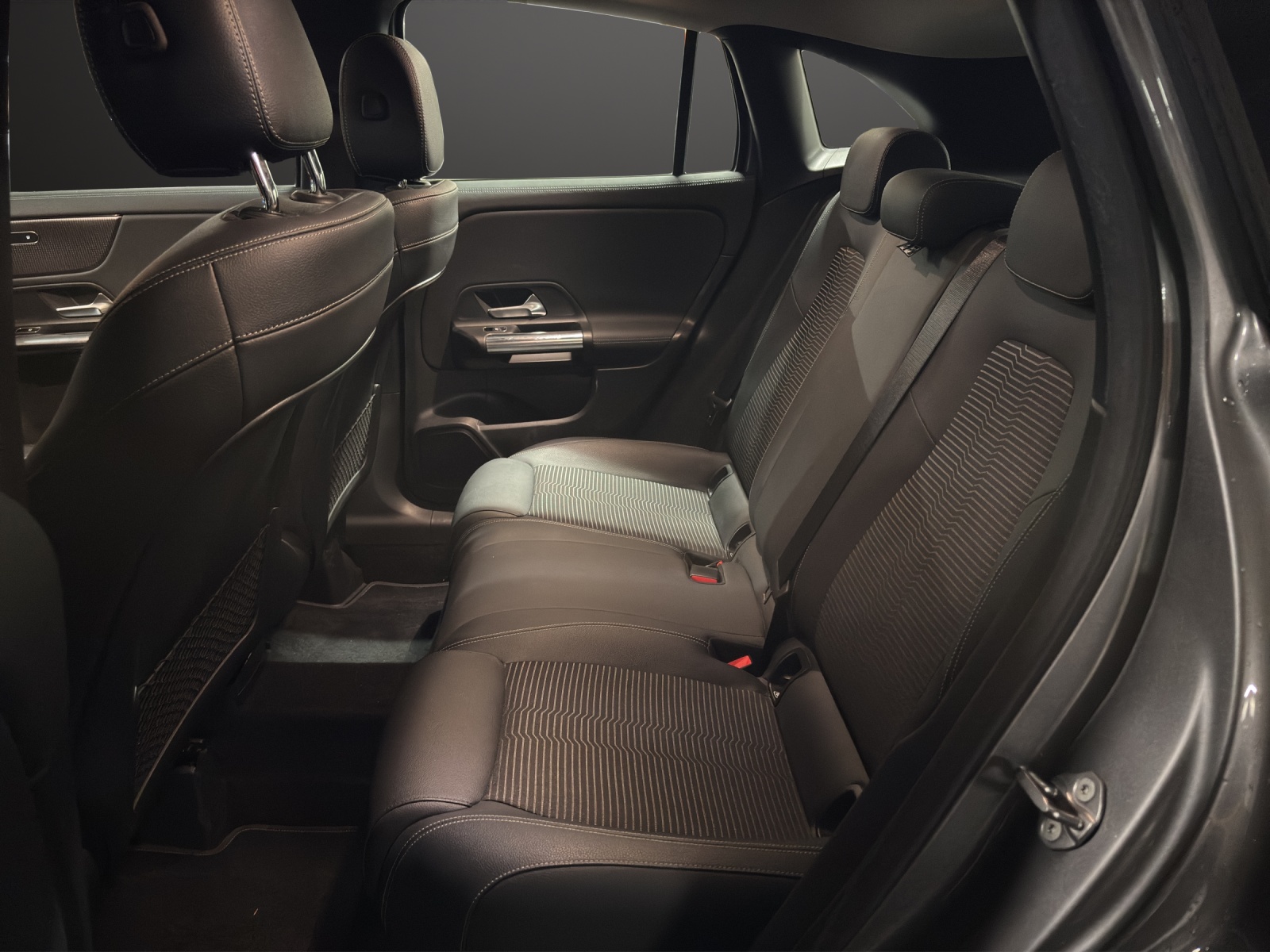 MERCEDES-BENZ GLA 250 4Matic Progressive 8G-DCT-image-13