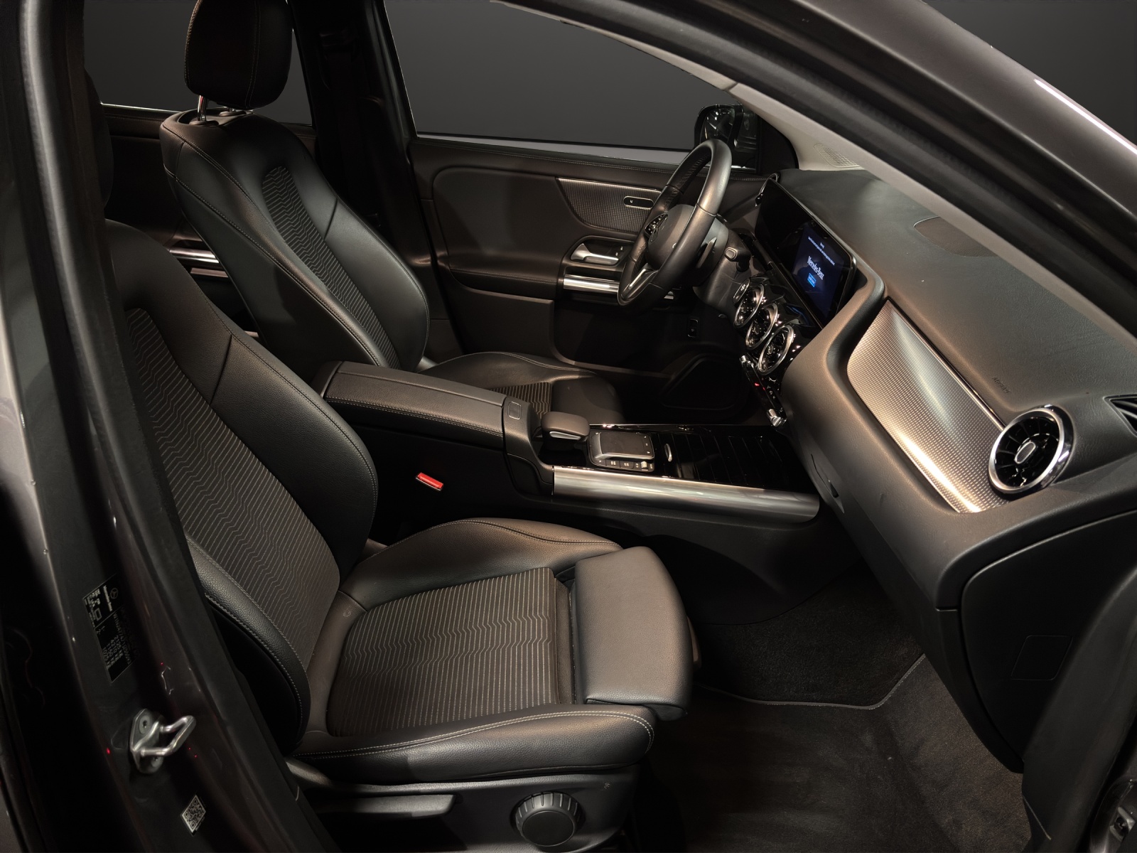 MERCEDES-BENZ GLA 250 4Matic Progressive 8G-DCT-image-10