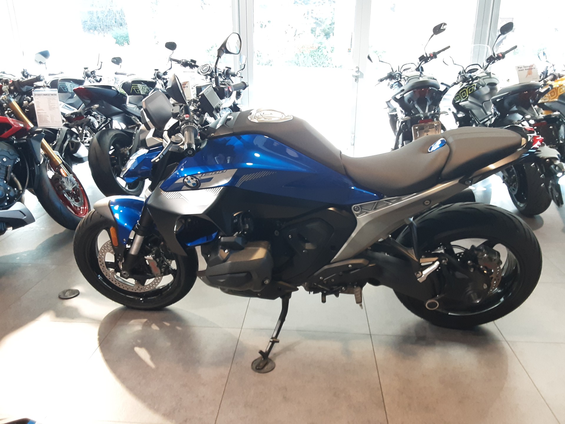 BMW R 1300 R-image-1