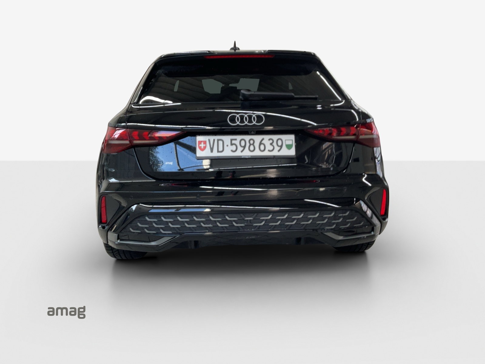 AUDI A3 Sportback TFSI 110 kW S line Attraction S tronic-image-3