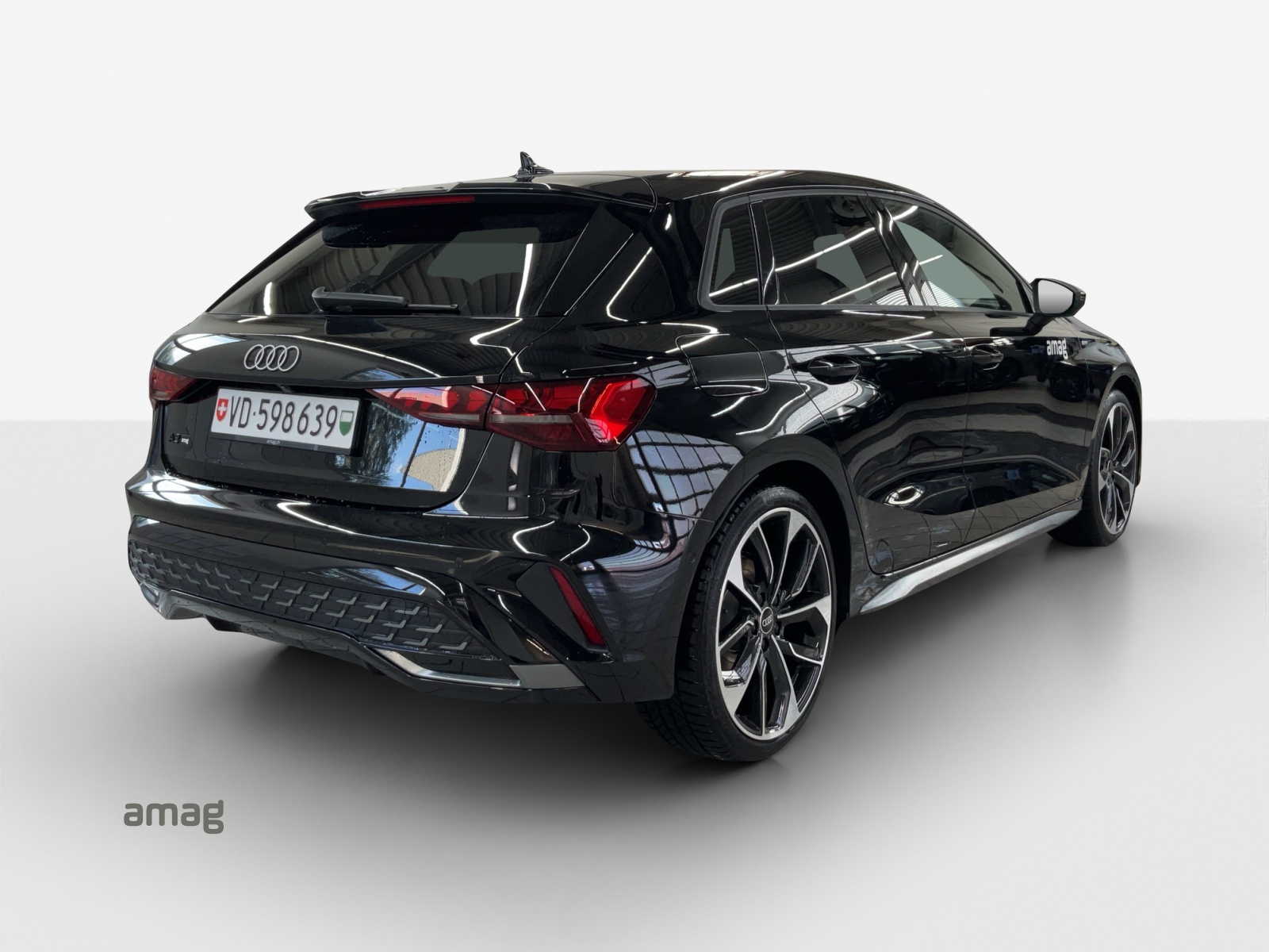 AUDI A3 Sportback TFSI 110 kW S line Attraction S tronic-image-4