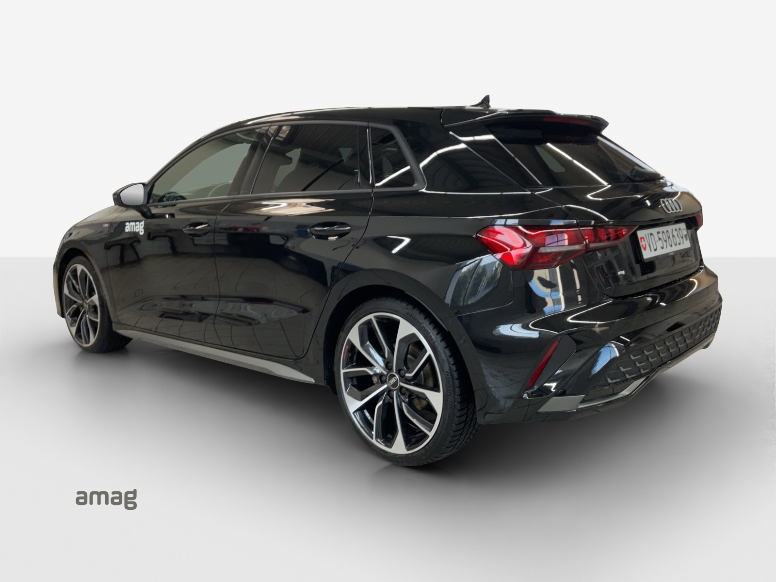 AUDI A3 Sportback TFSI 110 kW S line Attraction S tronic-image-2