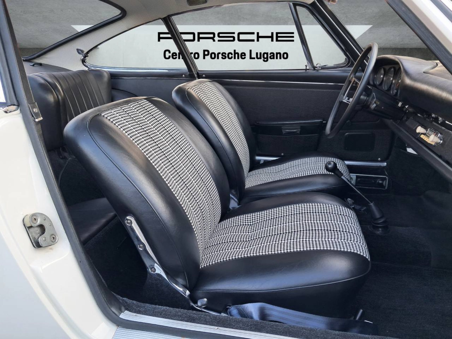 PORSCHE 911 S 2.0 Coupe-image-16